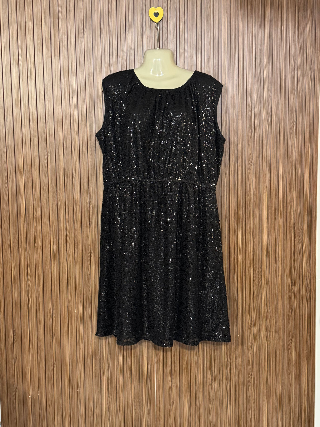 Chest 25 Length 38 Black Shimmer