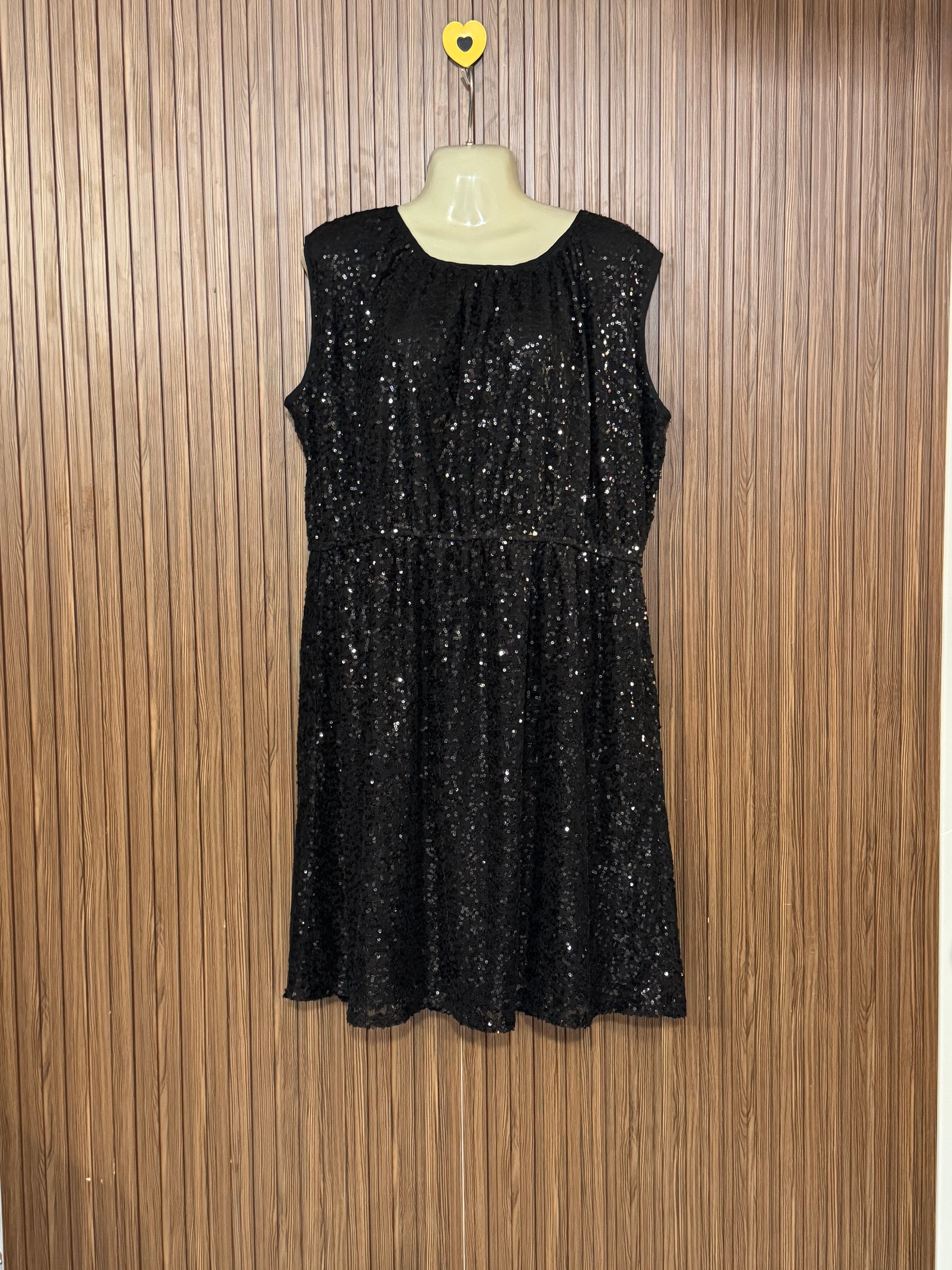 Chest 25 Length 38 Black Shimmer