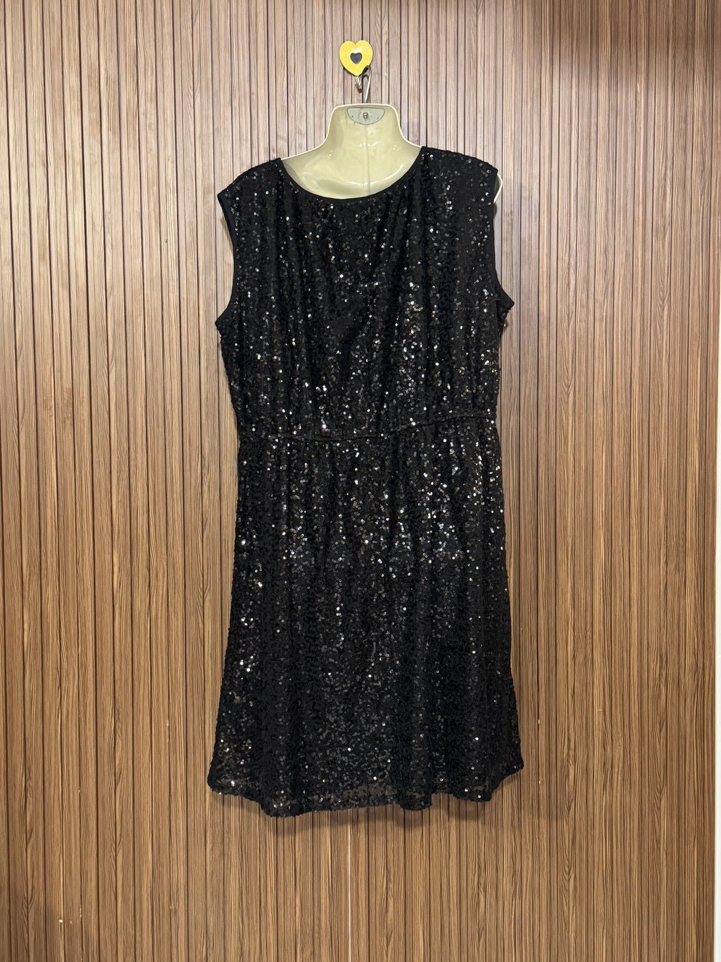 Chest 25 Length 38 Black Shimmer