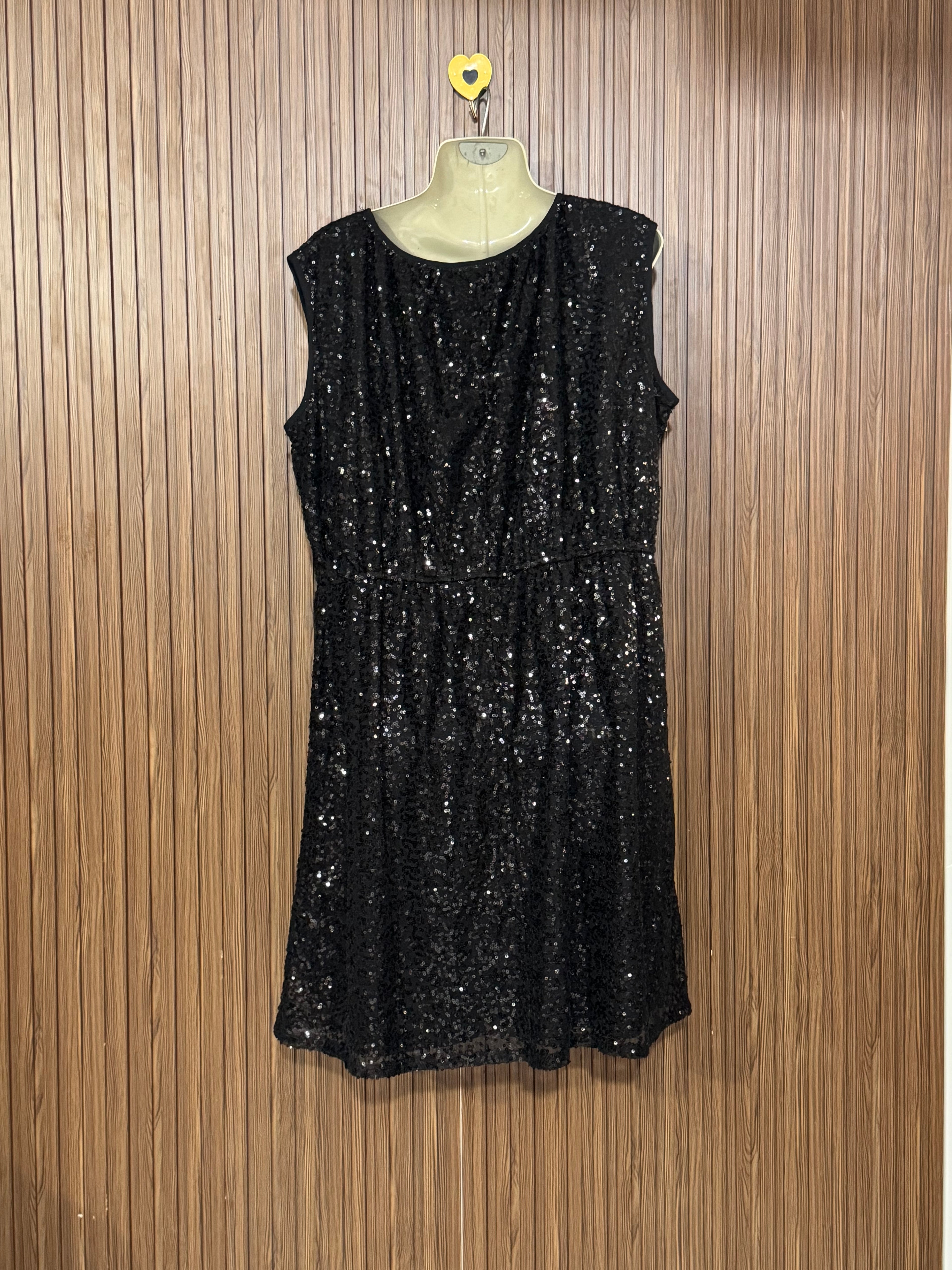 Chest 25 Length 38 Black Shimmer