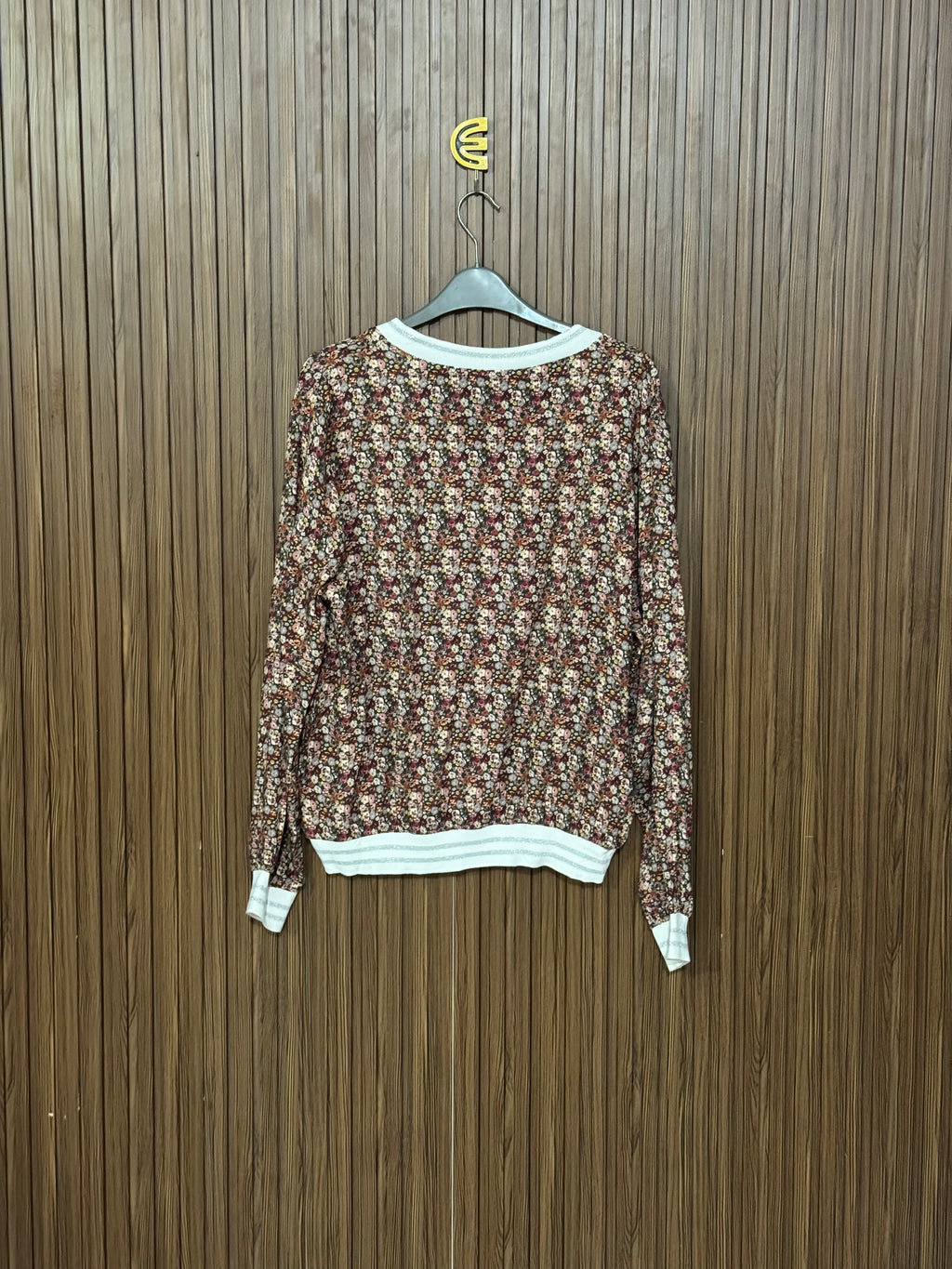 Chest 21 Length 24 Fabric Silk Maroon Floral V-Neck Top