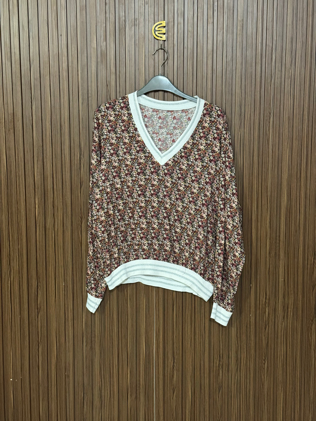 Chest 21 Length 24 Fabric Silk Maroon Floral V-Neck Top