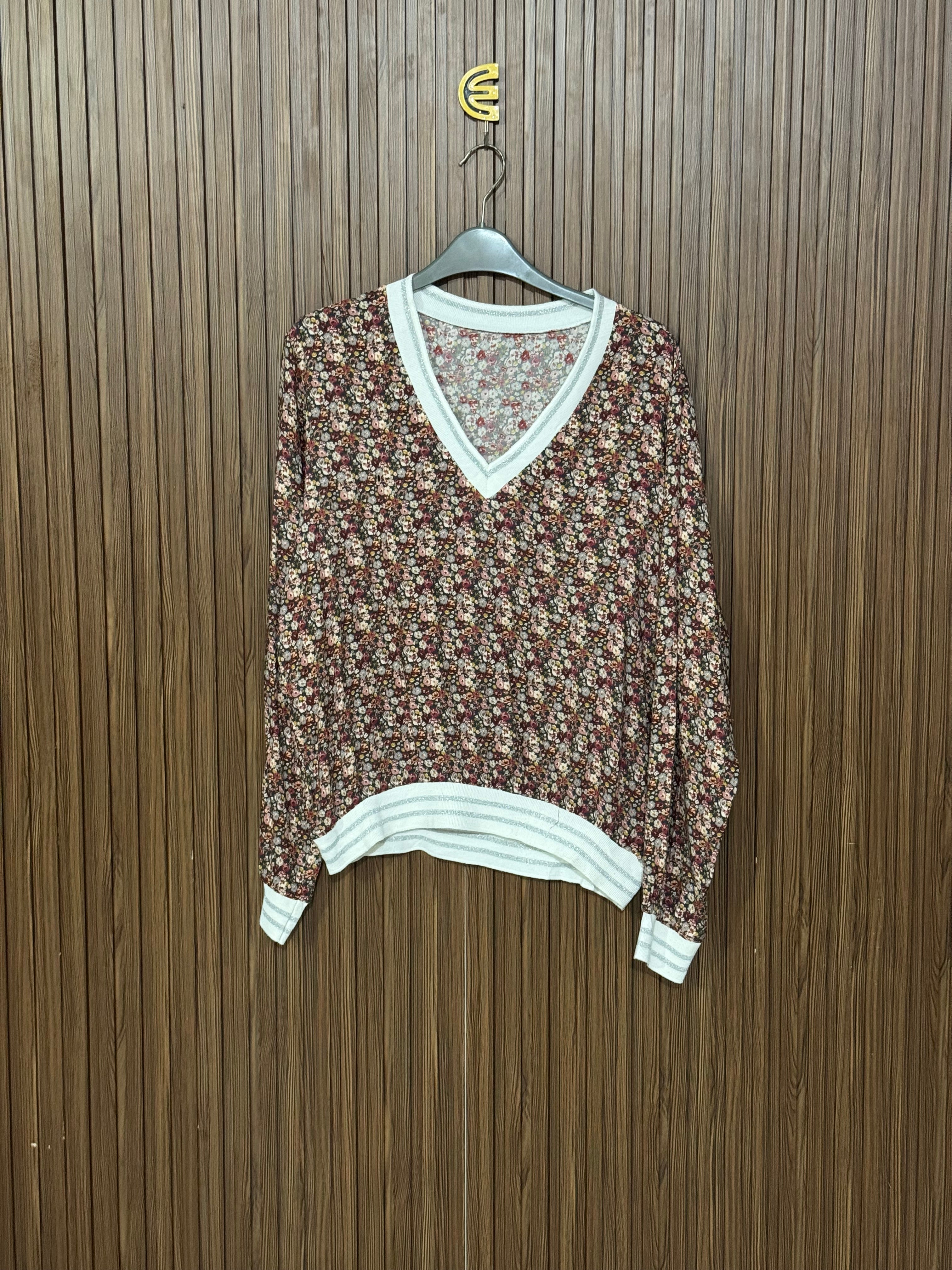 Chest 21 Length 24 Fabric Silk Maroon Floral V-Neck Top