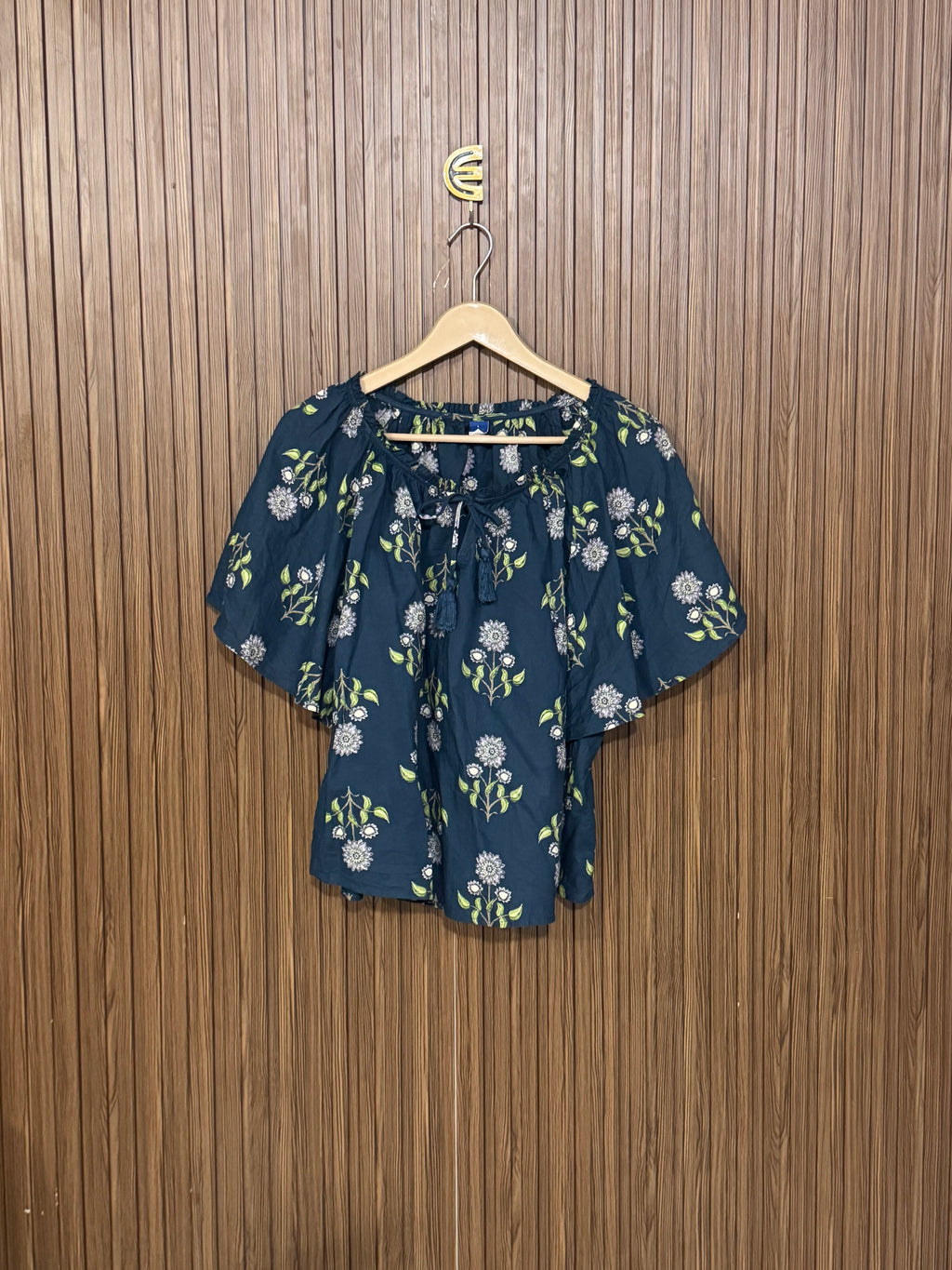 Chest 23 Length 21 Aria Shirt