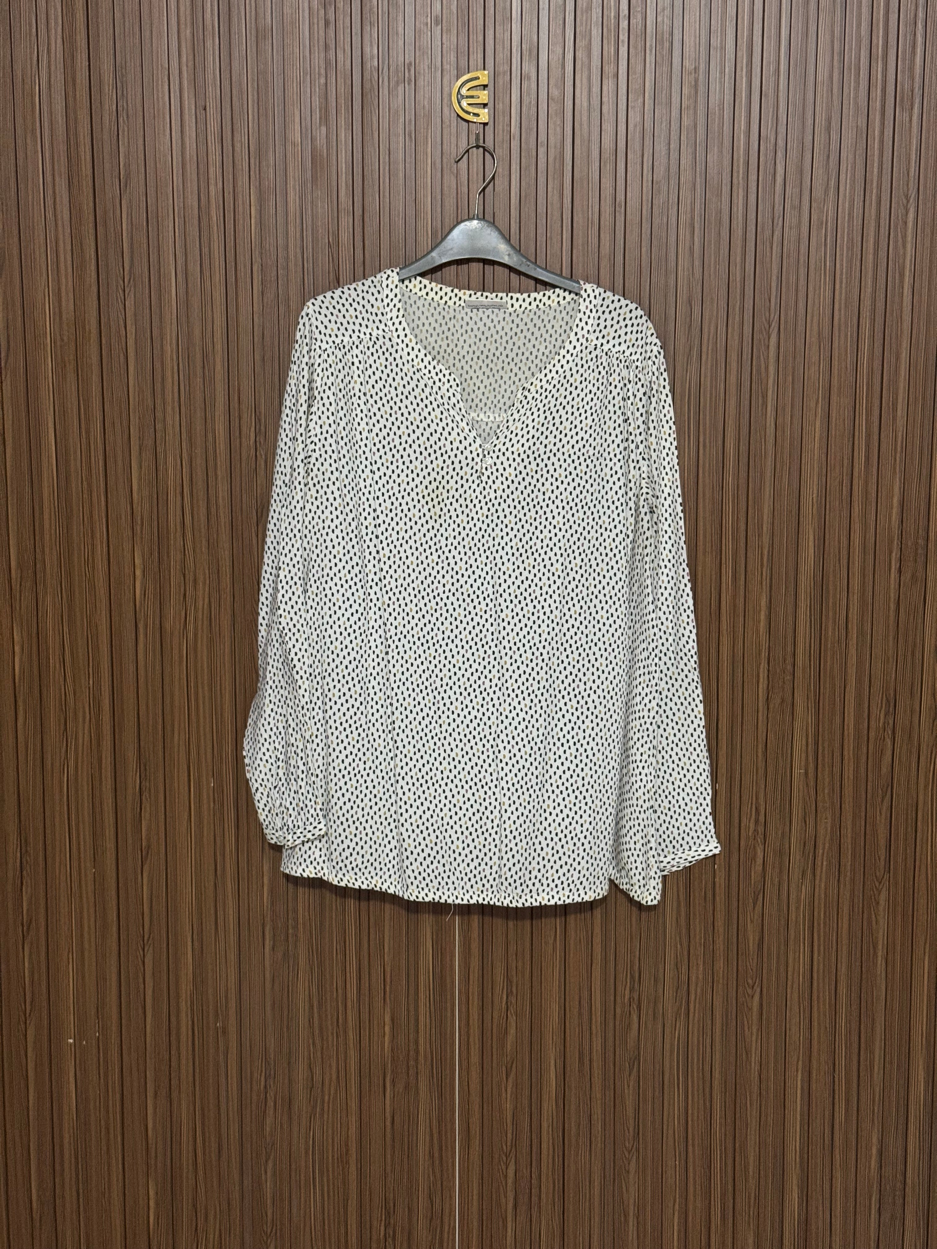 Chest 22 Length 28 Fabric Cotton White V-Neck Top