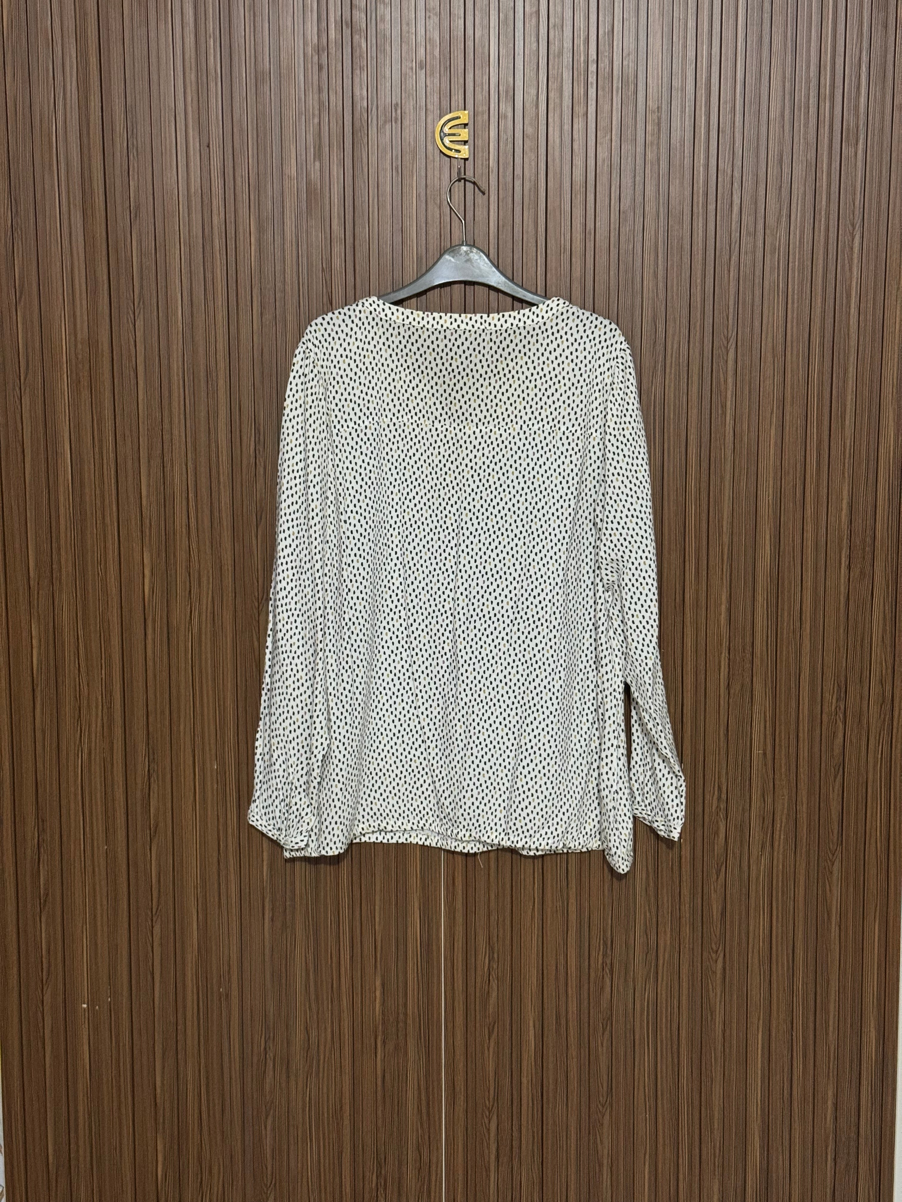 Chest 22 Length 28 Fabric Cotton White V-Neck Top