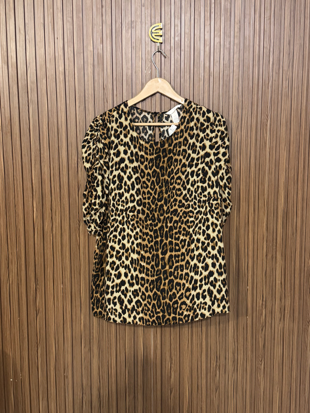 Chest 23 Length 26 Fabric Linen Cheetah Pattern Tee