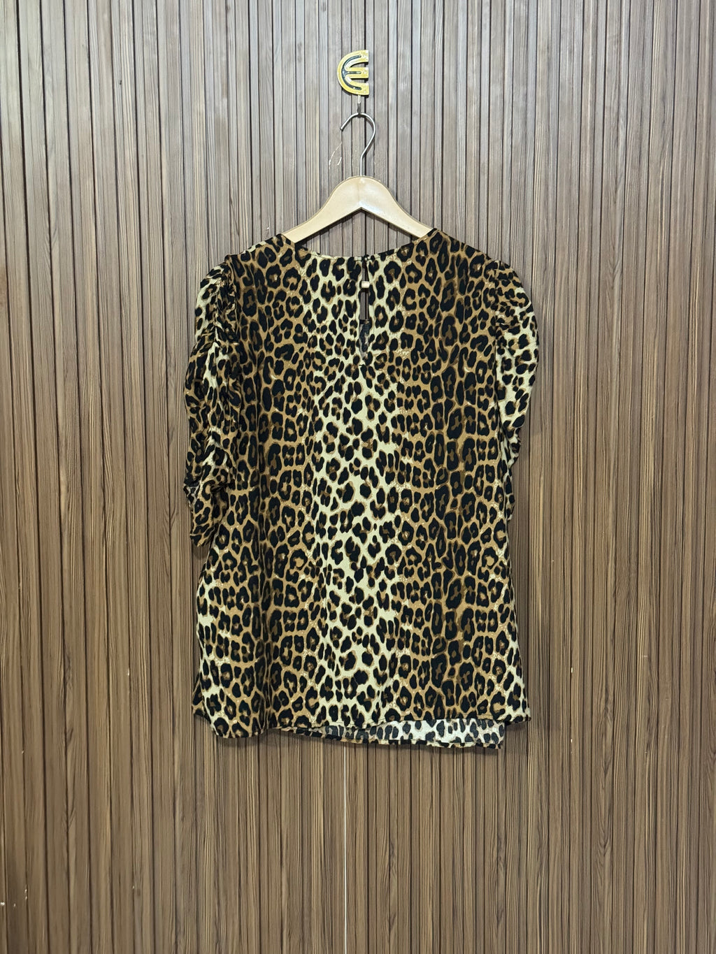 Chest 23 Length 26 Fabric Linen Cheetah Pattern Tee