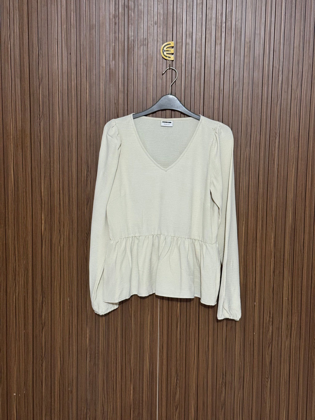 Chest 16 Length 26 Fabric Silk Cream V-Neck Top