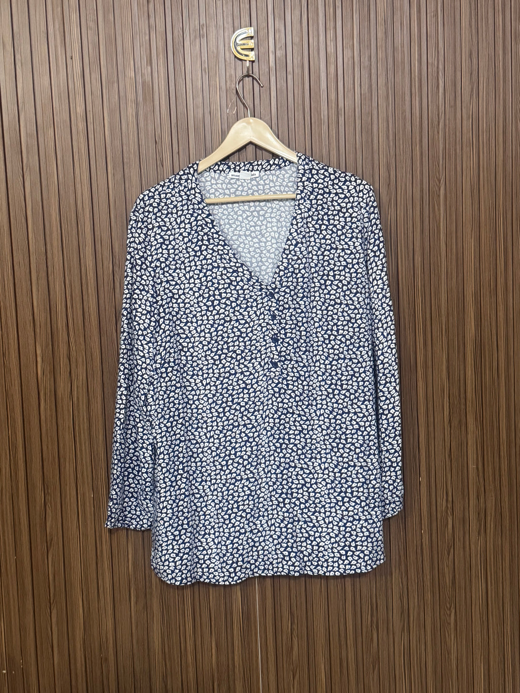 Chest 23 Length 29 Fabric Shifon Classic Dotted V Neck