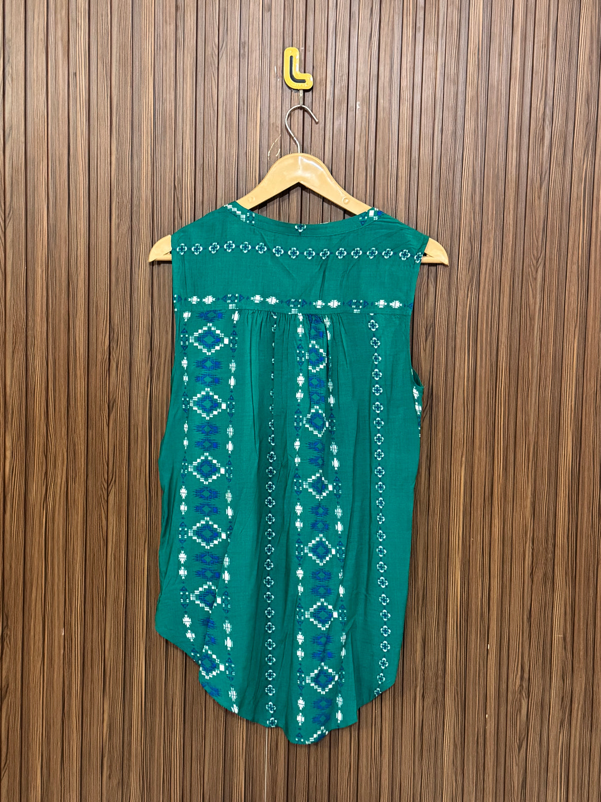 Chest 19 Length 26 Fabric Silk V Neck Sleeveless