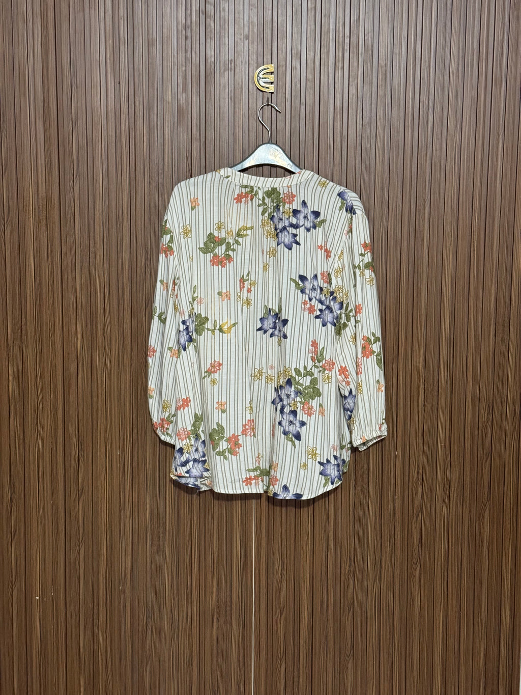 Chest 19 Length 27 Fabric Silk & Shifon V-Neck Kurti Style Top