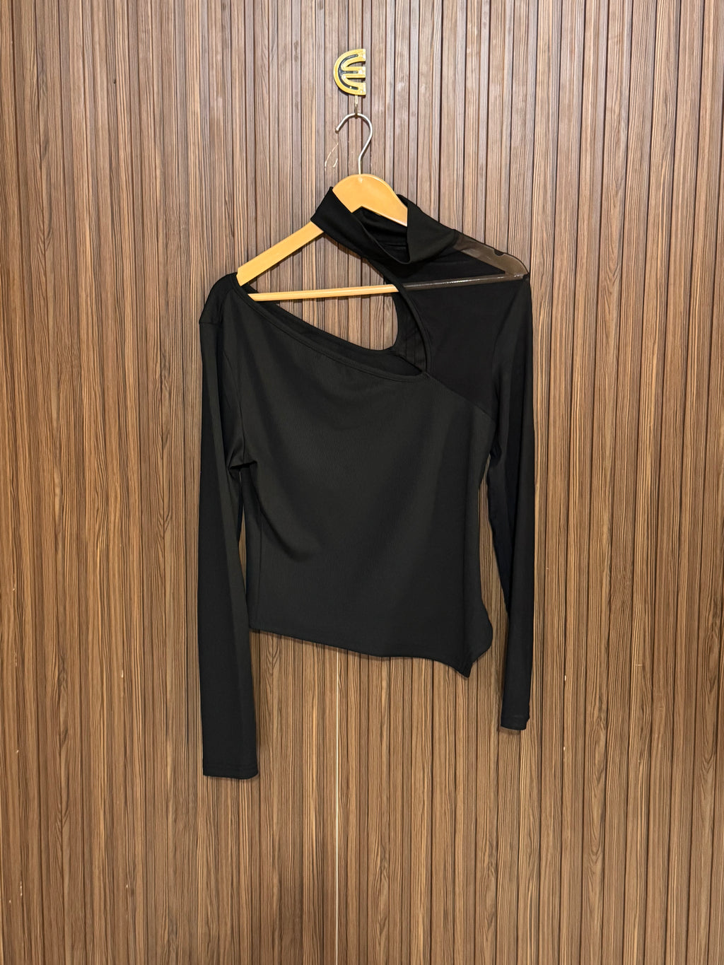 Chest 16 Length 18 Fabric Elastic Black Cutout Top