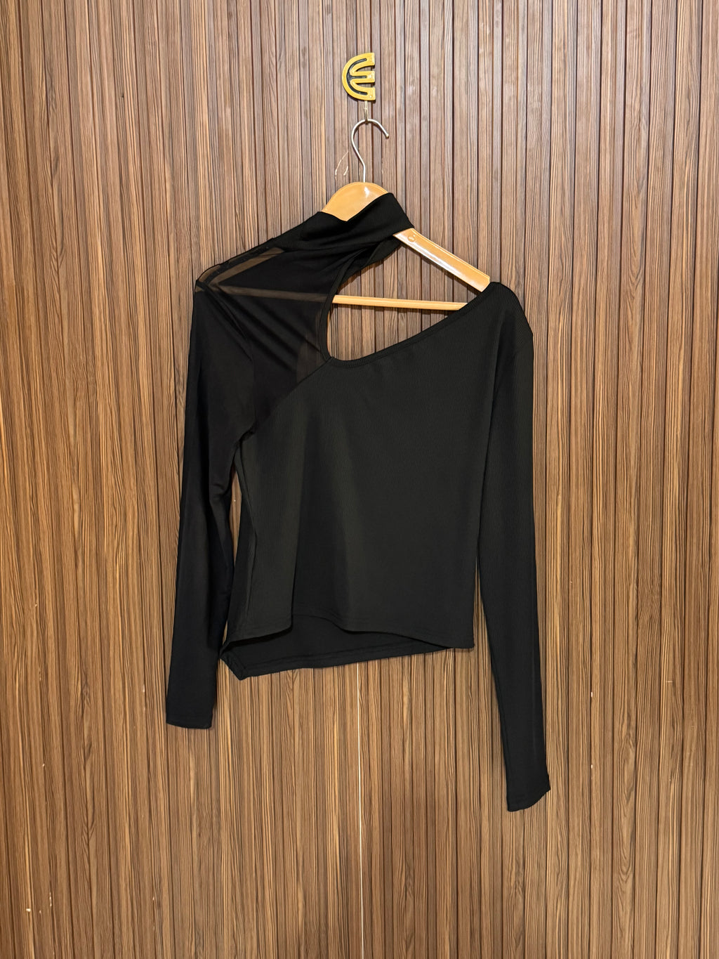 Chest 16 Length 18 Fabric Elastic Black Cutout Top