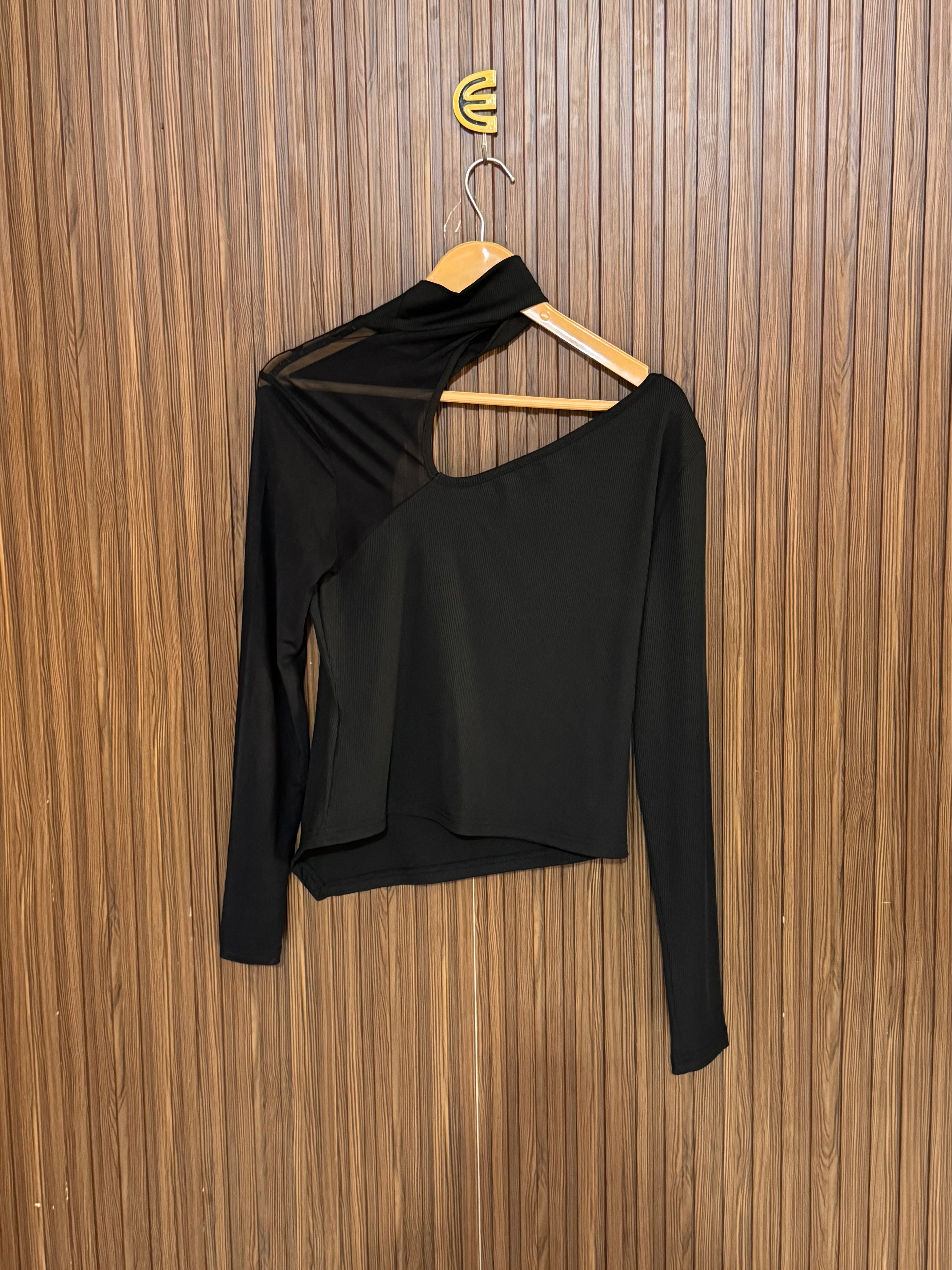 Chest 16 Length 18 Fabric Elastic Black Cutout Top
