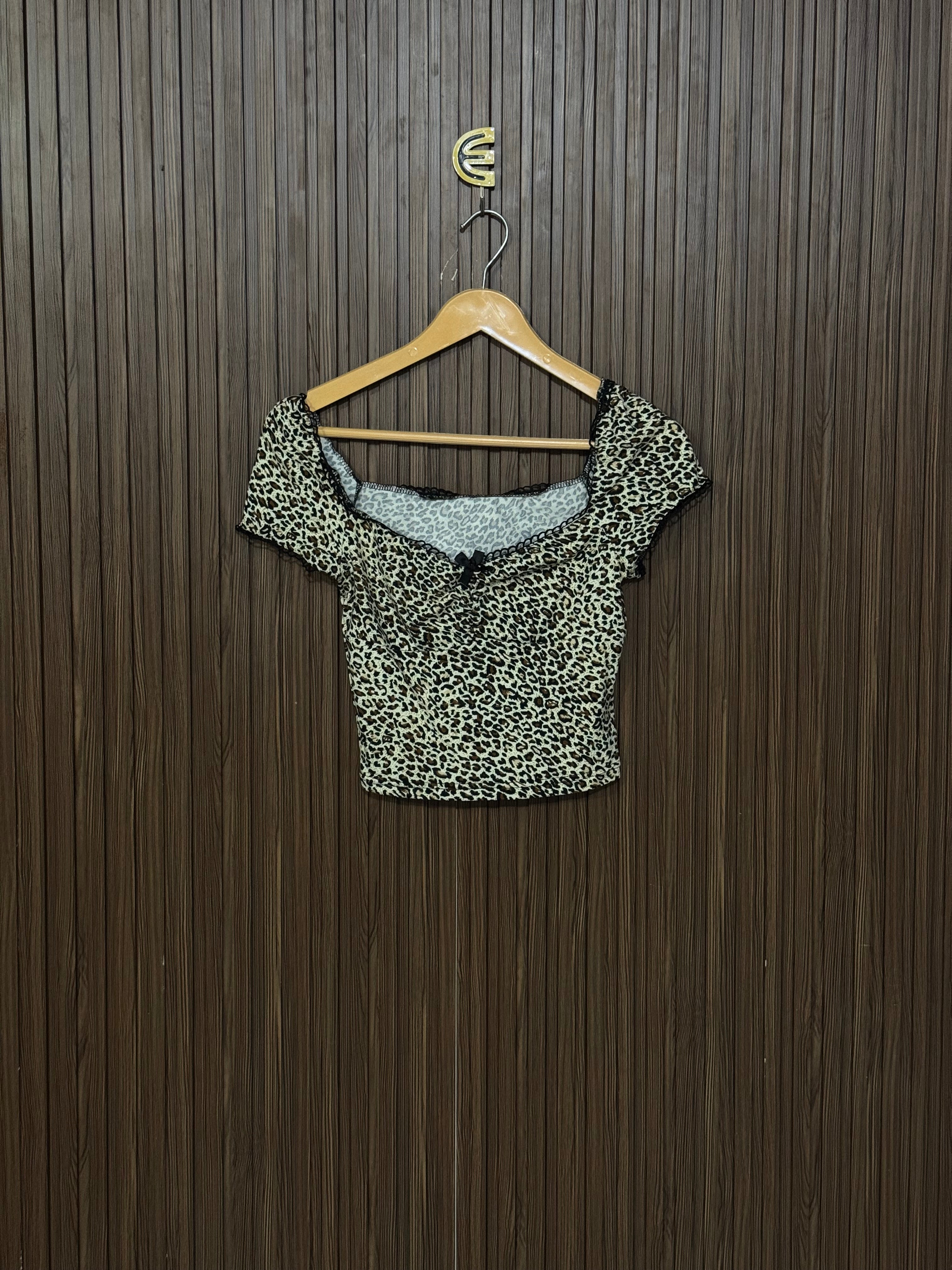 Chest 13 Length 15 Leopard Print Top