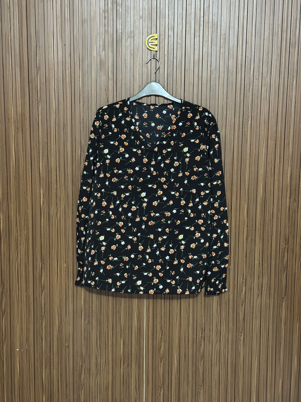 Chest 22 Length 26 Fabric Silk Casual V Neck Floral Top