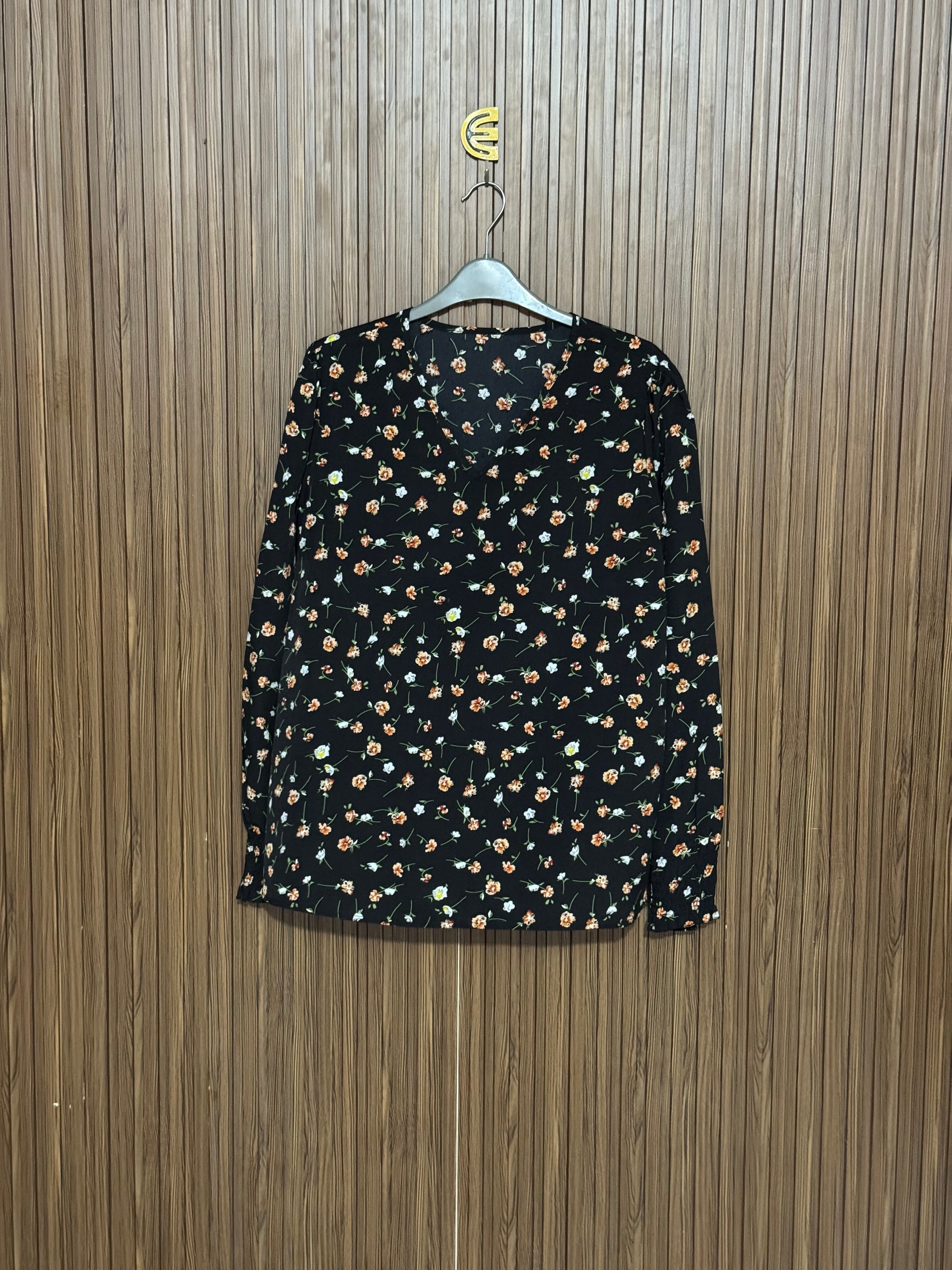 Chest 22 Length 26 Fabric Silk Casual V Neck Floral Top
