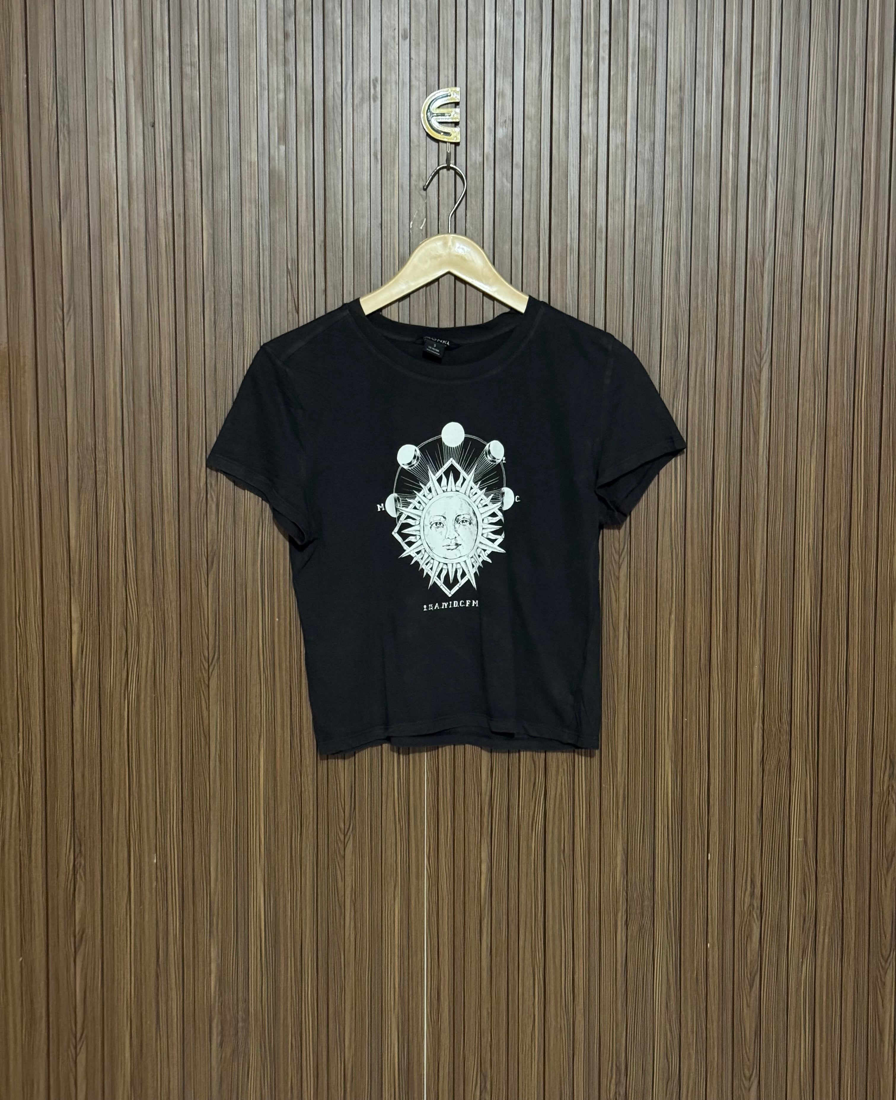 Chest 17 Length 18 Sun Graphic Top
