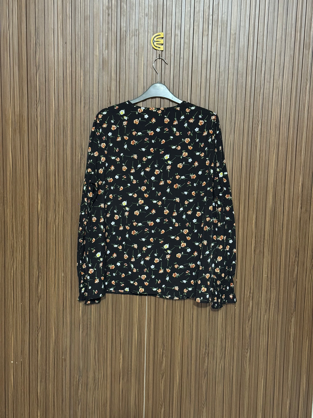 Chest 22 Length 26 Fabric Silk Casual V Neck Floral Top