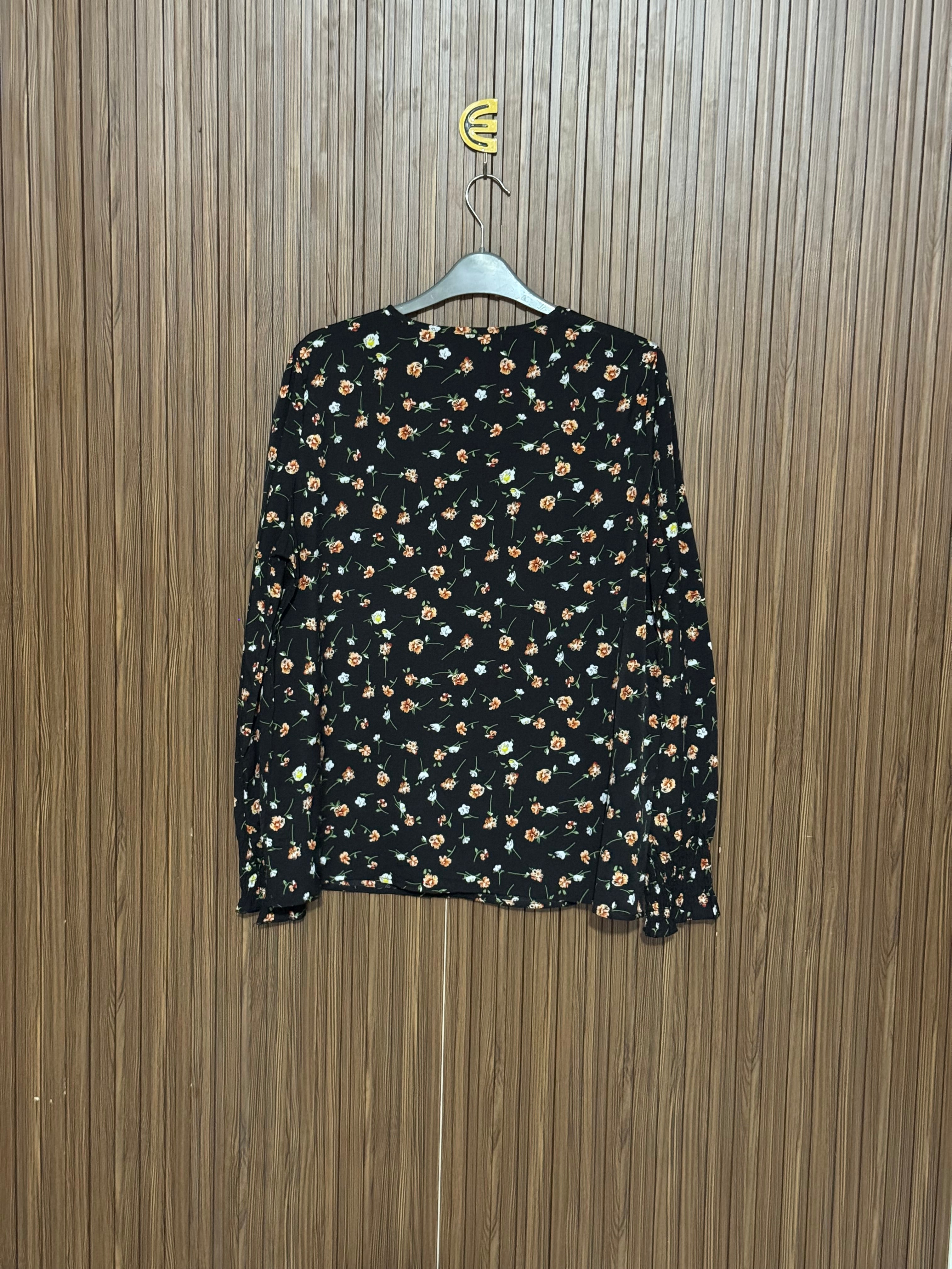 Chest 22 Length 26 Fabric Silk Casual V Neck Floral Top