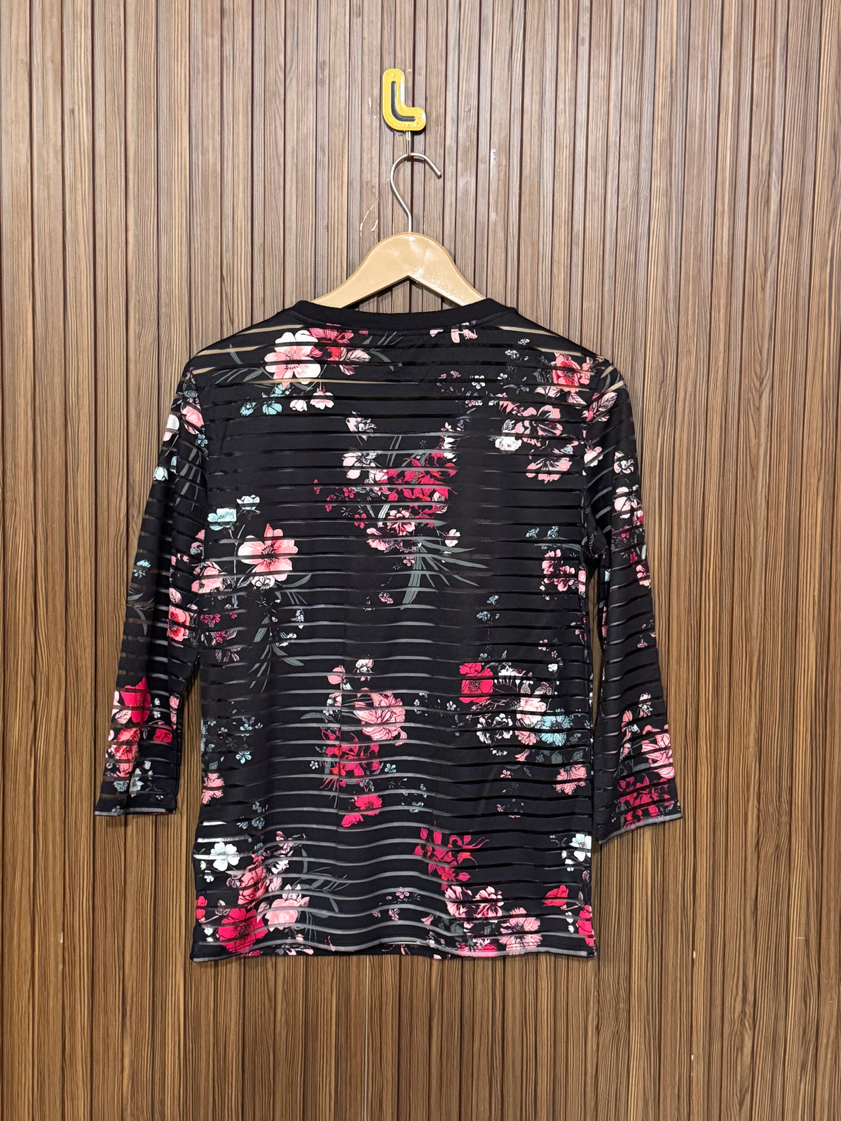 Chest 16 Length 22 Fabric Silk Net Bold Charm Crop Top