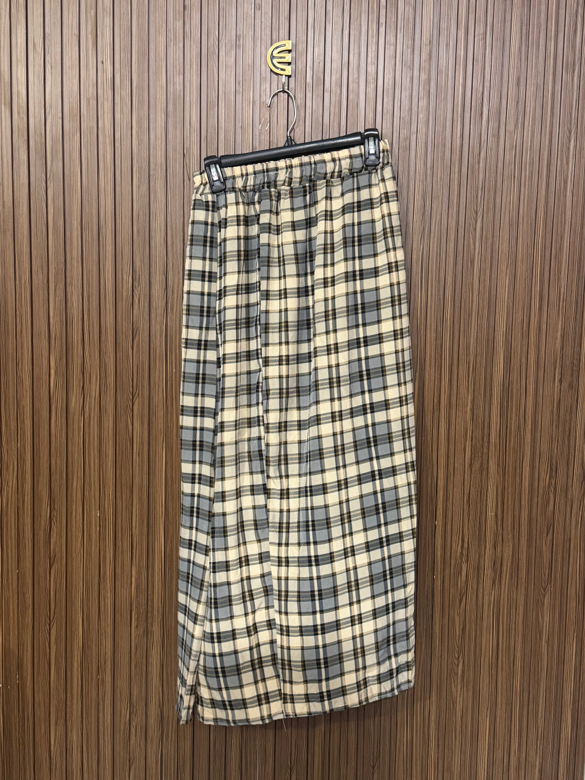Waist 30 to 32 Length 37 Fabric Silk Basic Skirt