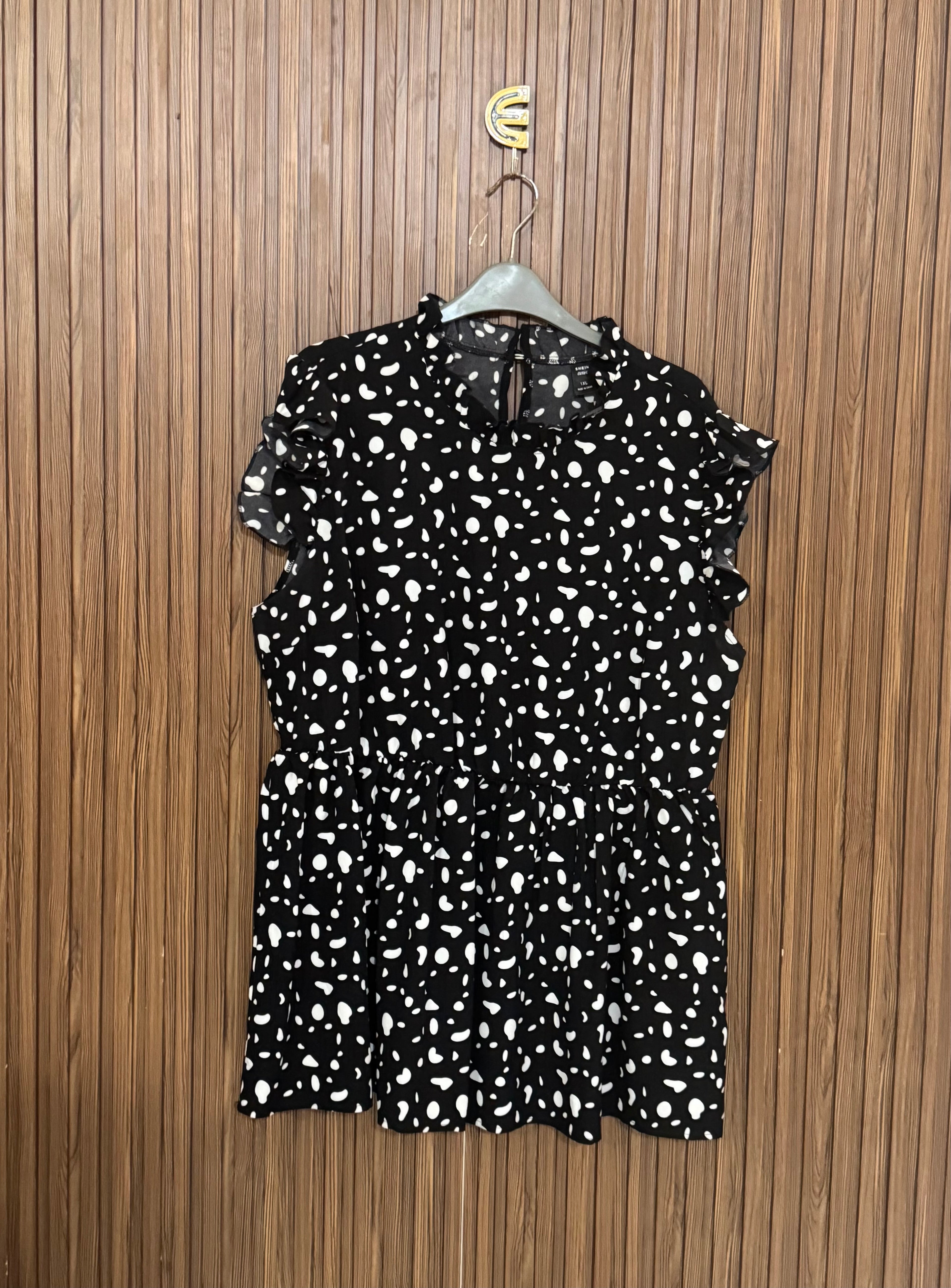 Chest 21 Length 29 Fabric Silk White Dotted