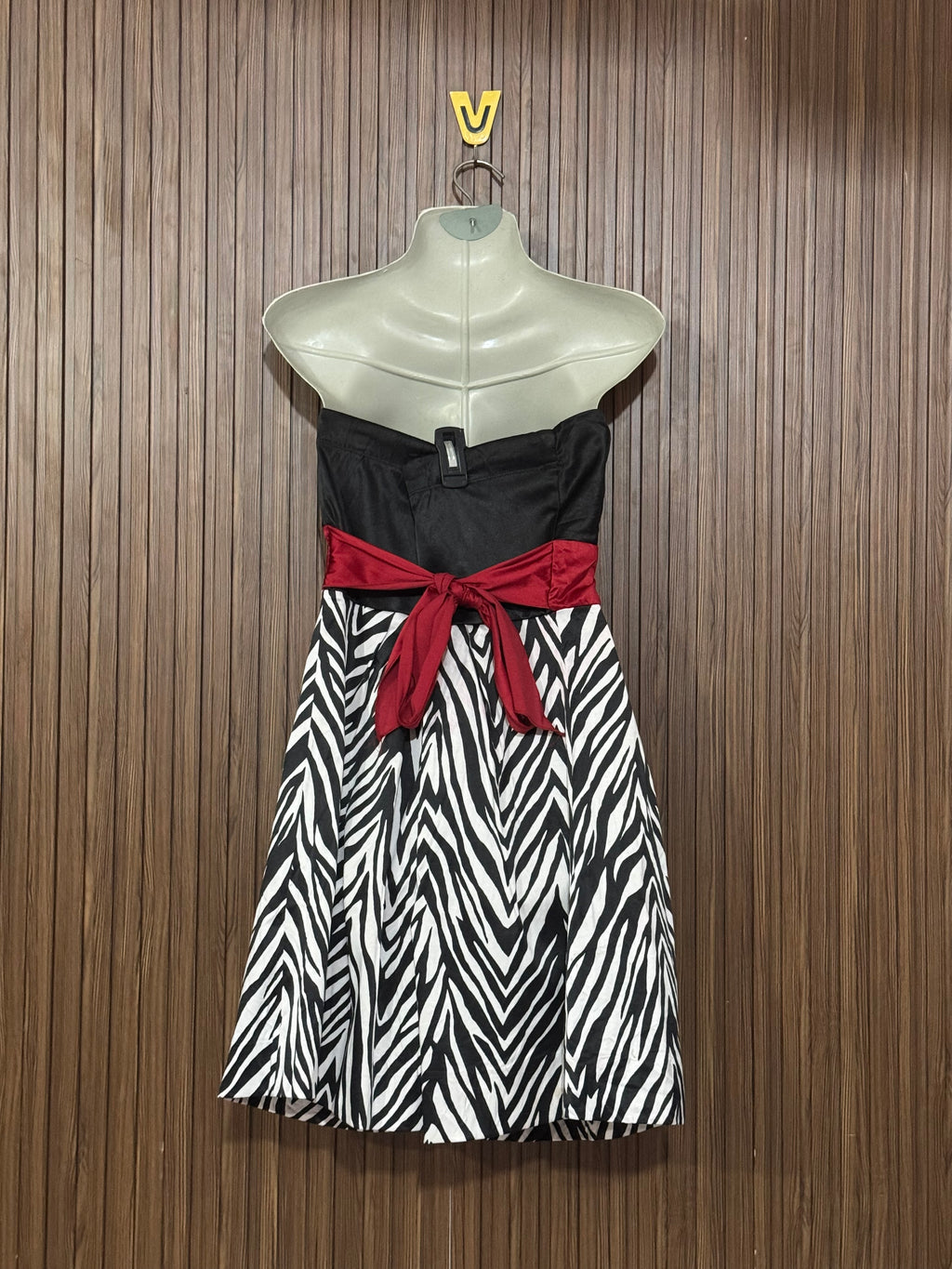 Chest 17 Length 27 Fabric Silk Satin Glam