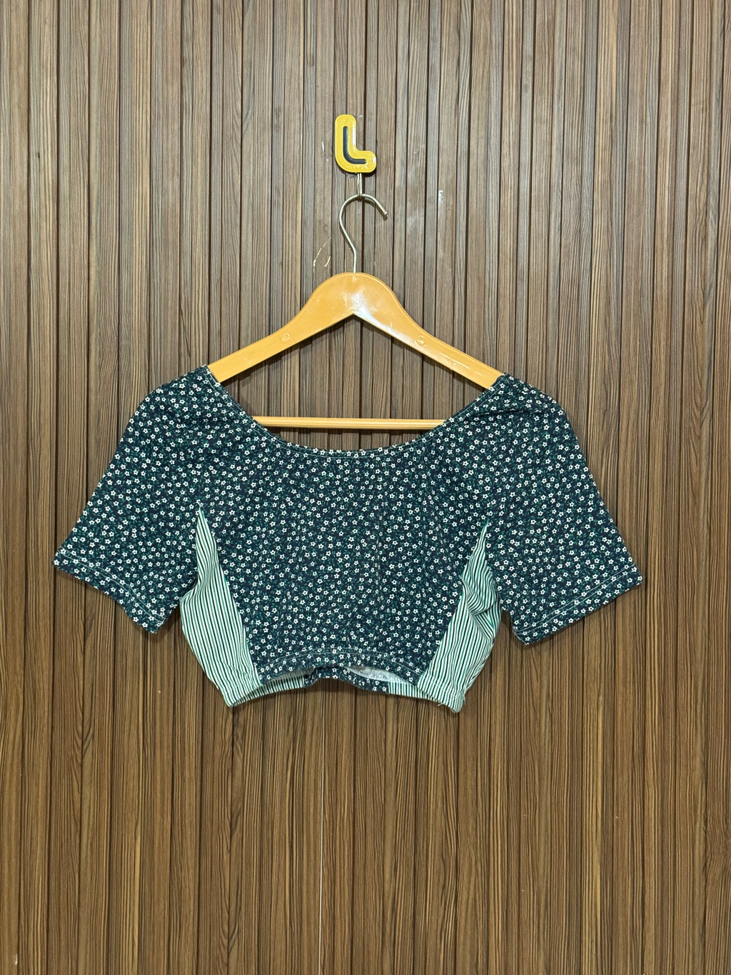 Chest 14 Length 22 Fabric Silk Textured Crop Top
