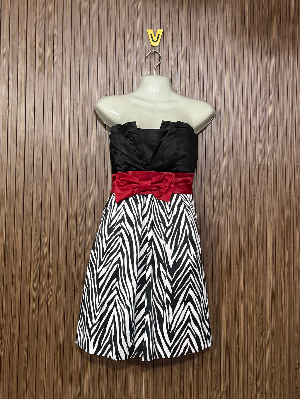 Chest 17 Length 27 Fabric Silk Satin Glam