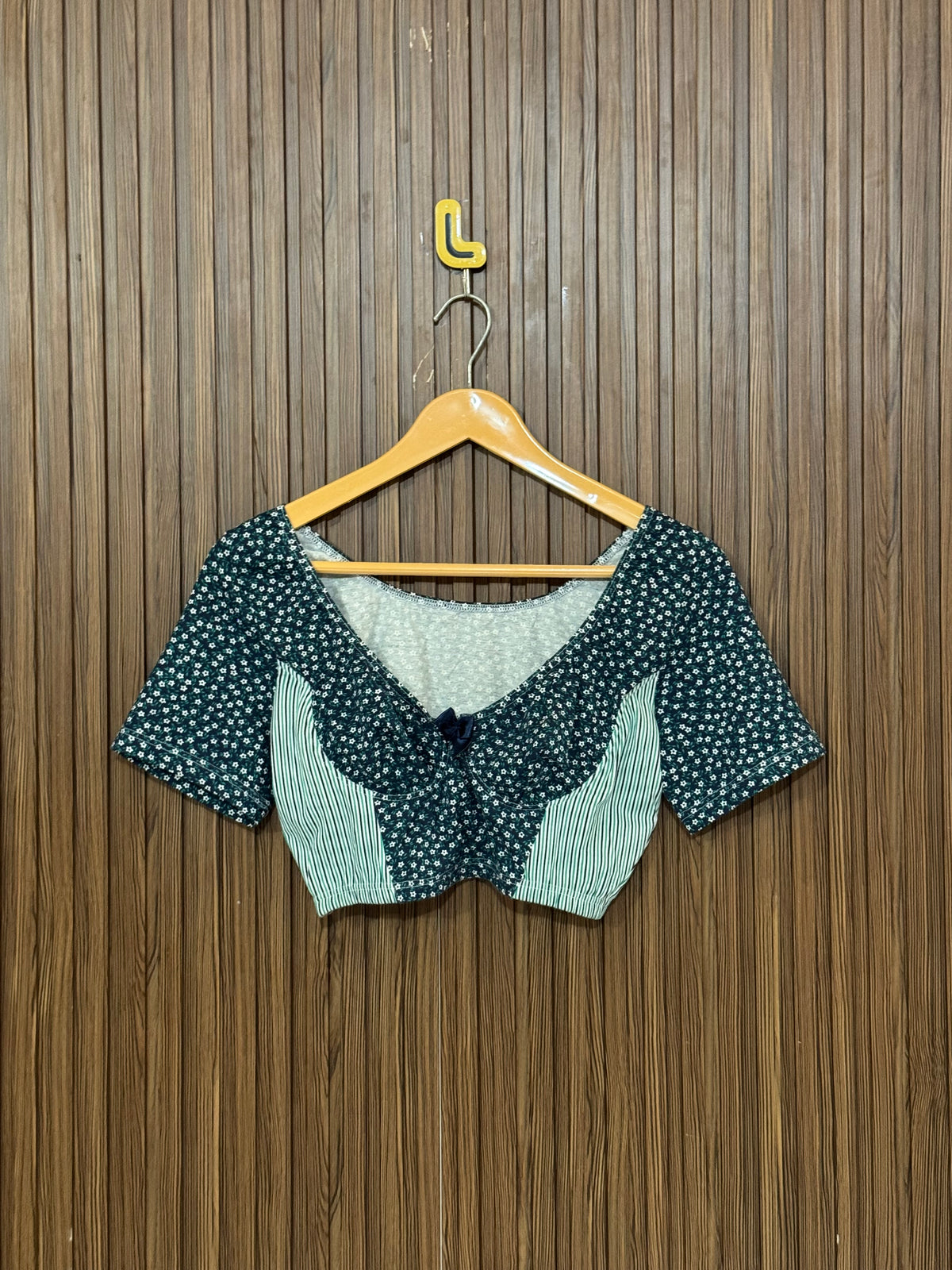 Chest 14 Length 22 Fabric Silk Textured Crop Top