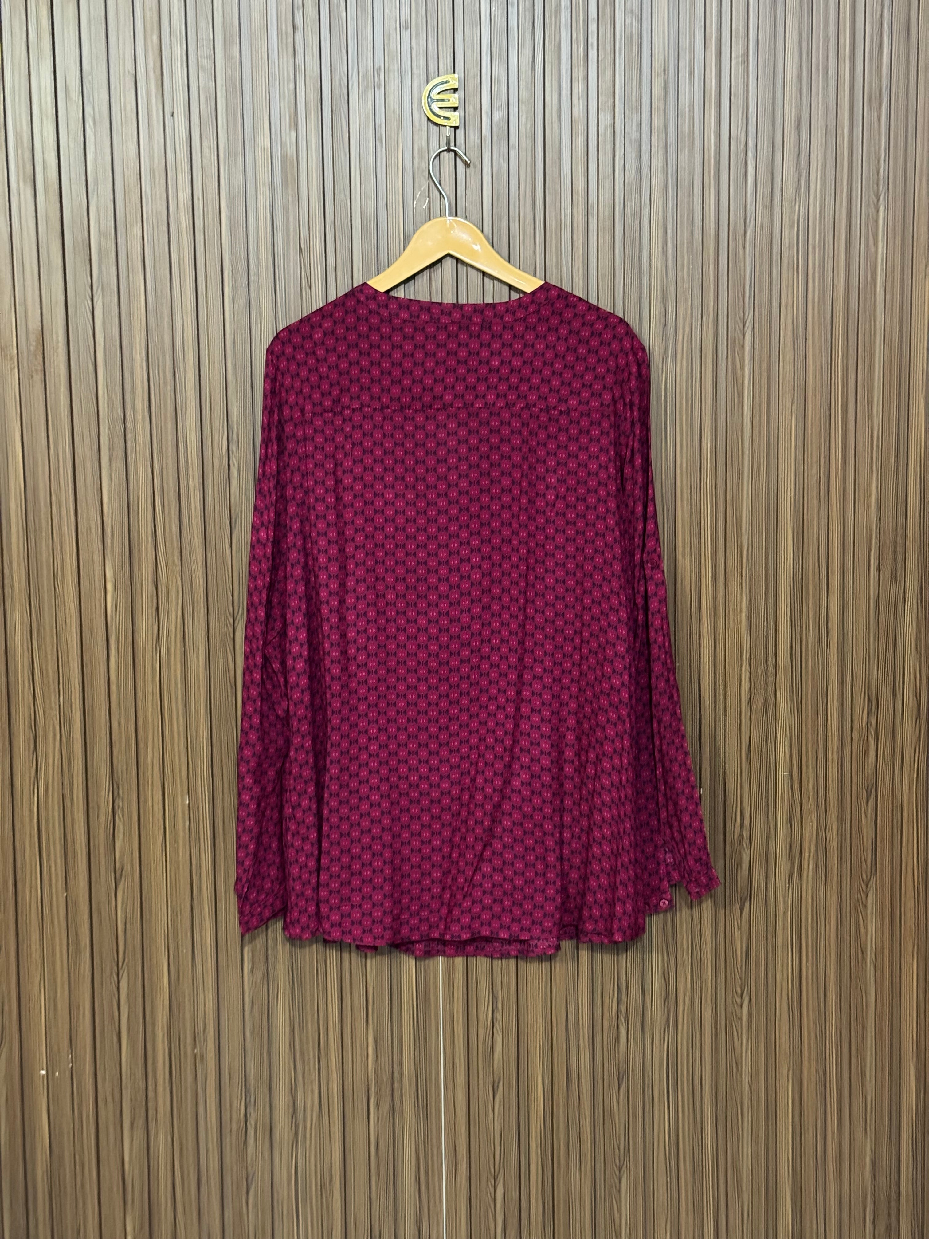 Chest 23 Length 29 Fabric Silk Printed V Neck Top
