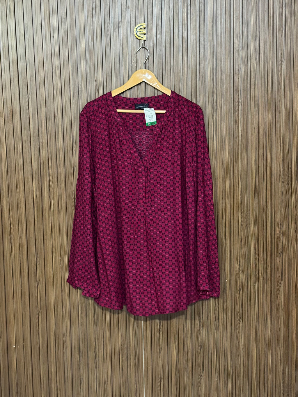 Chest 23 Length 29 Fabric Silk Printed V Neck Top