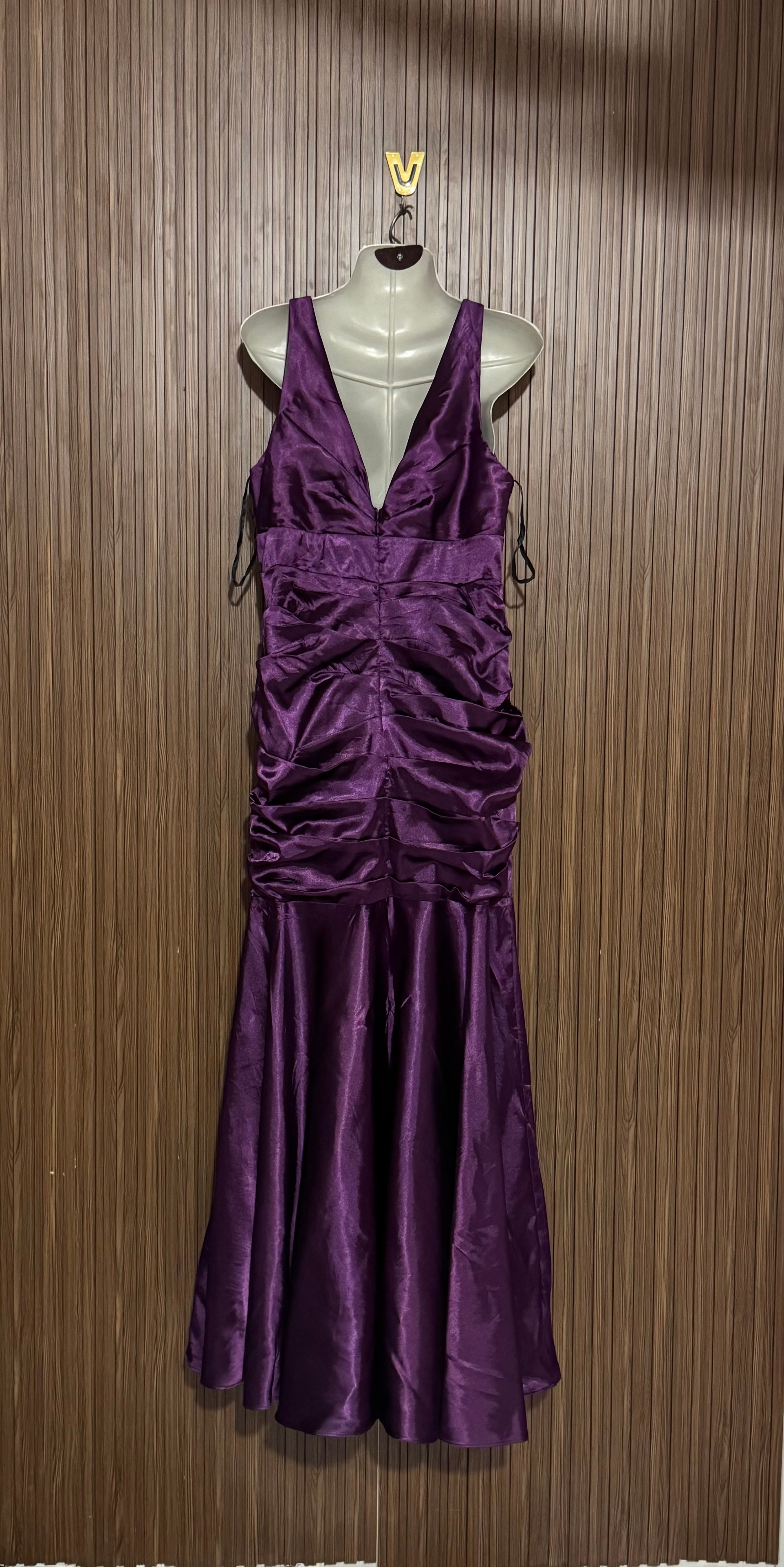 Chest 16 Length 57 Fabric Silk Ruched Gown
