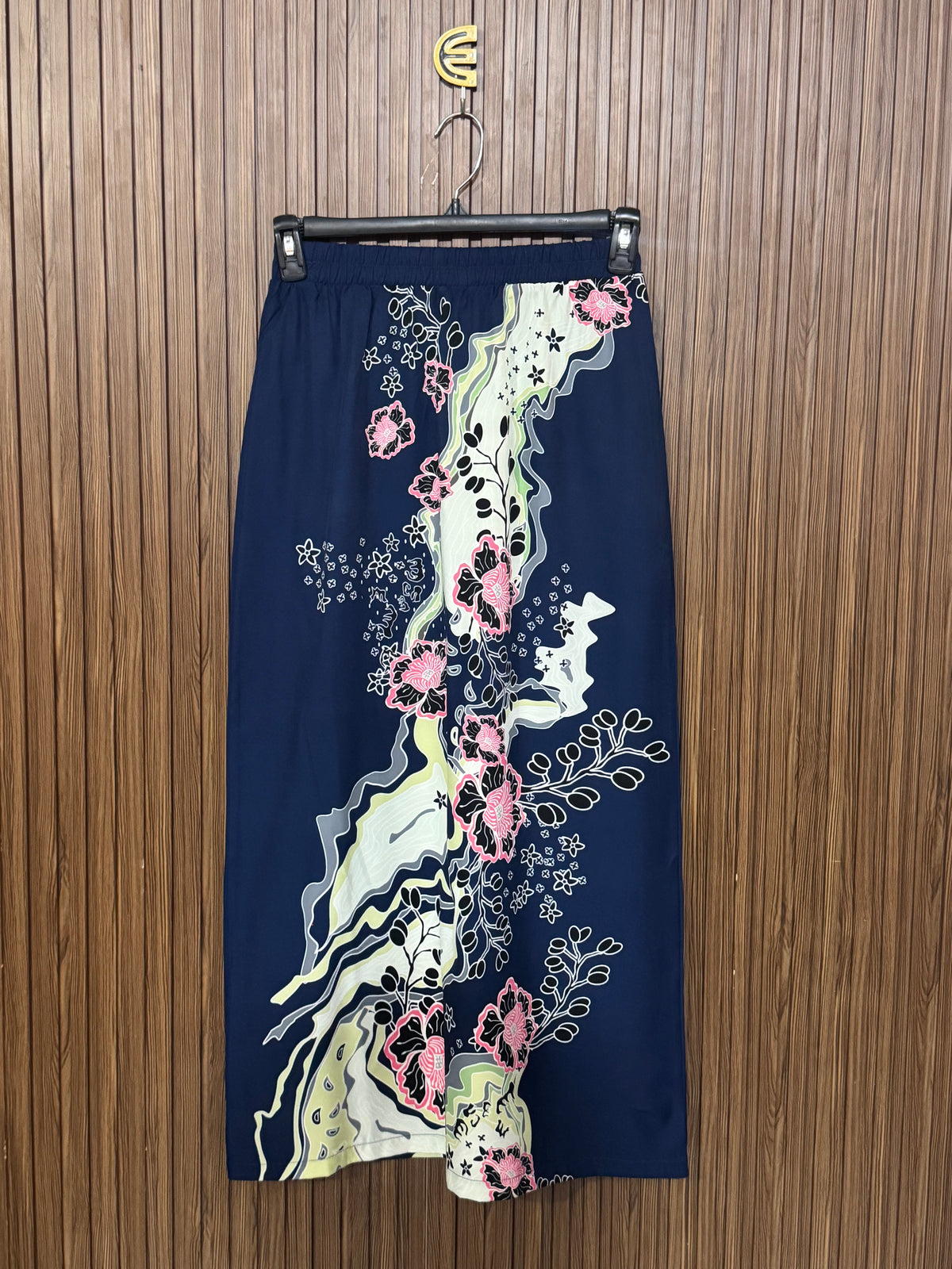 Waist 26 to 28 Length 36 Fabric Silk Bella Skirt