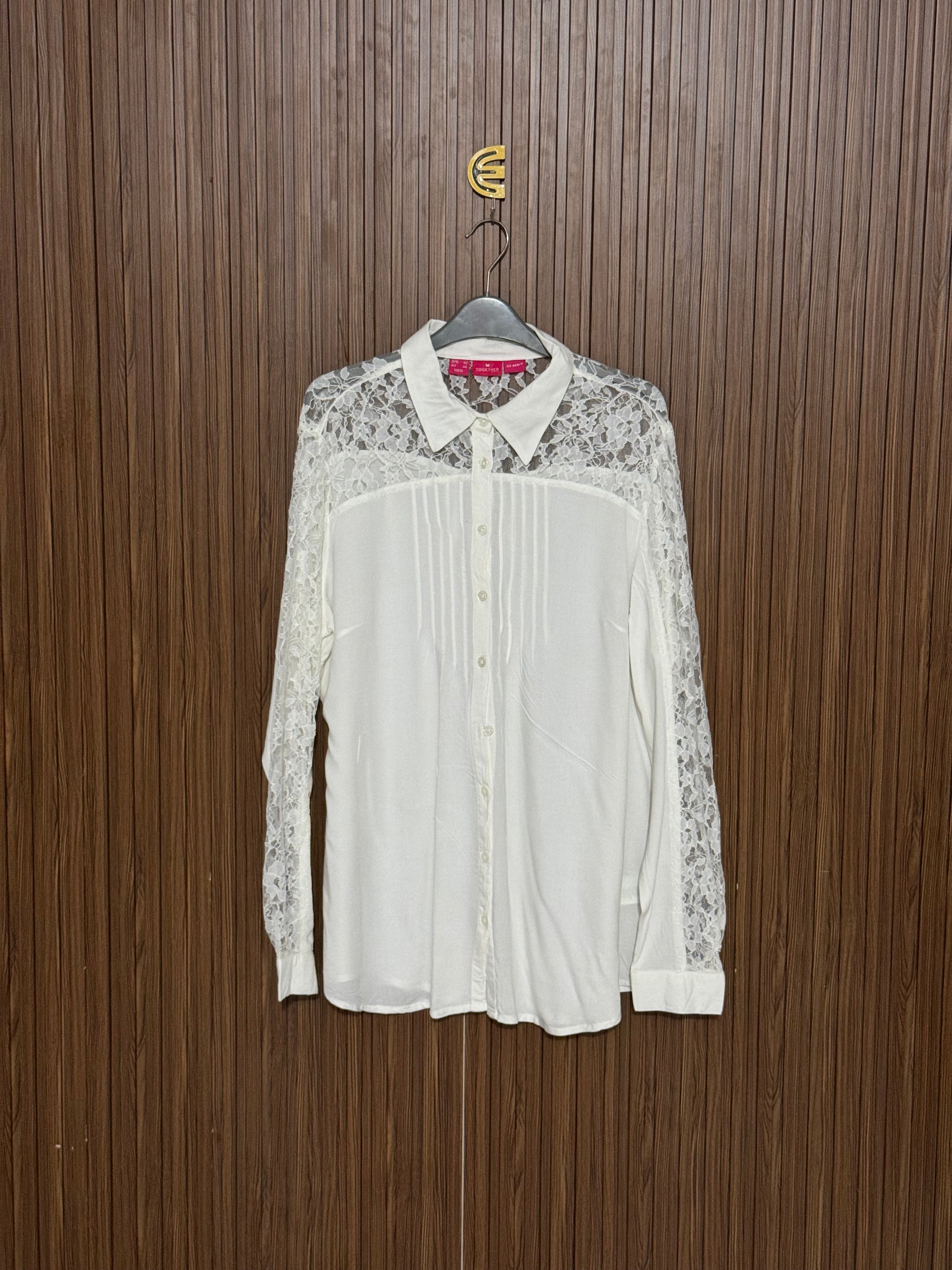 Chest 21 Length 29 Fabric Nylon White Buttoned Lace Top
