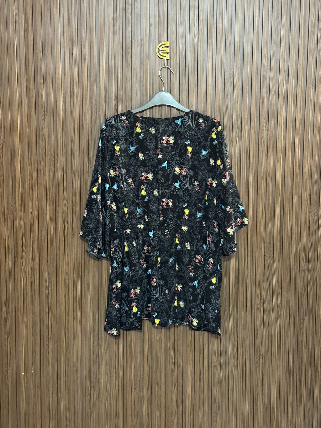 Chest 23 length 28 Fabric Nylon Scoop Neck
