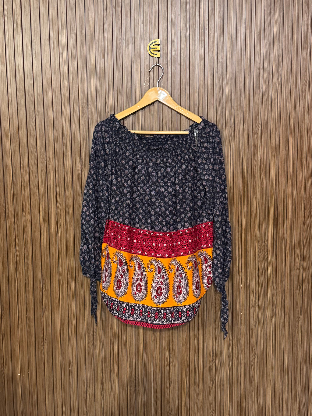 Chest 20 Length 26 Fabric Silk Paisley Border