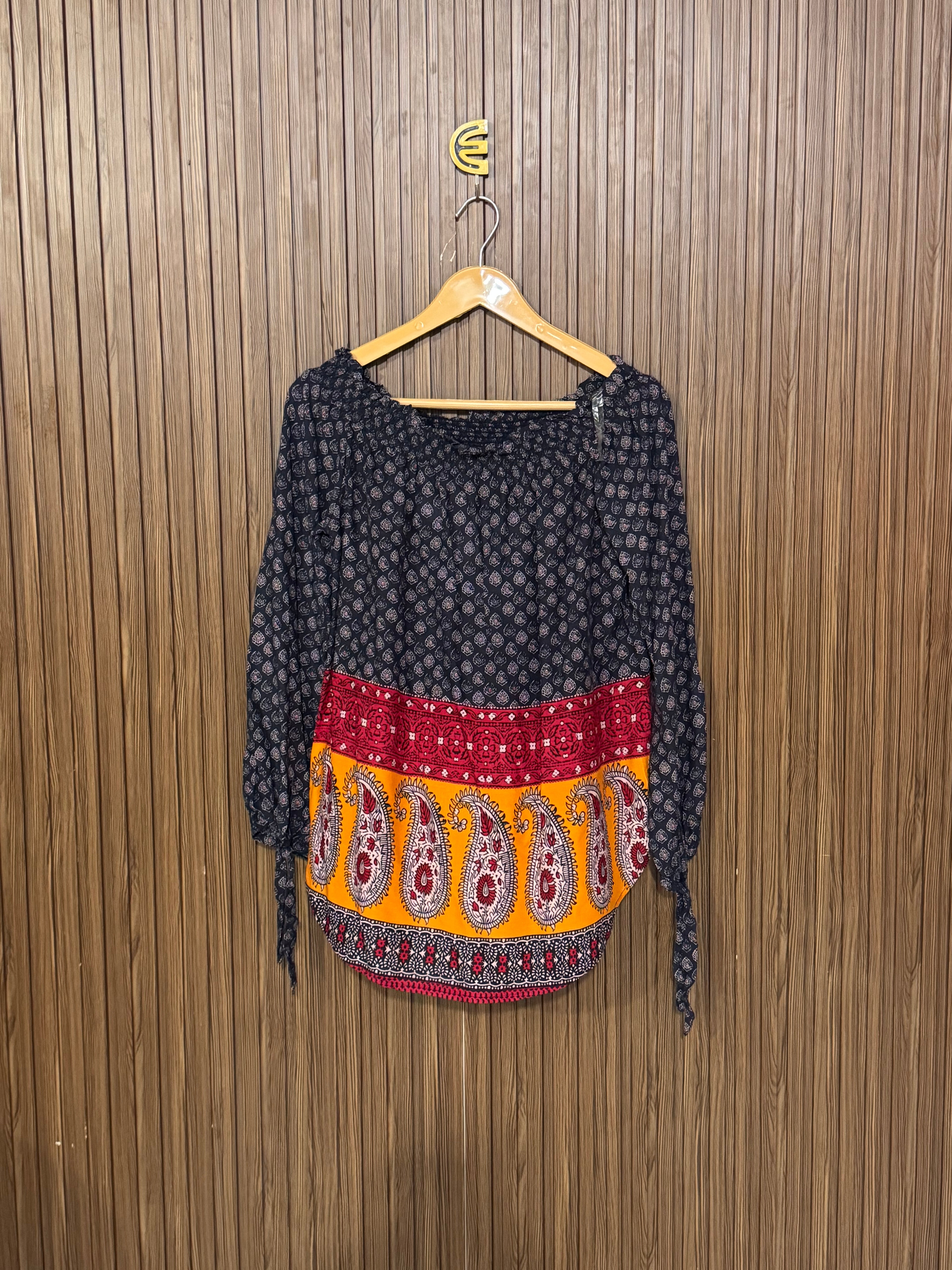 Chest 20 Length 26 Fabric Silk Paisley Border