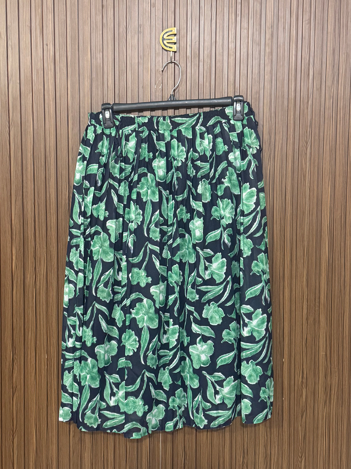 Waist 32 to 34 Length 30 Fabric Silk Shifon Lovely Skirt