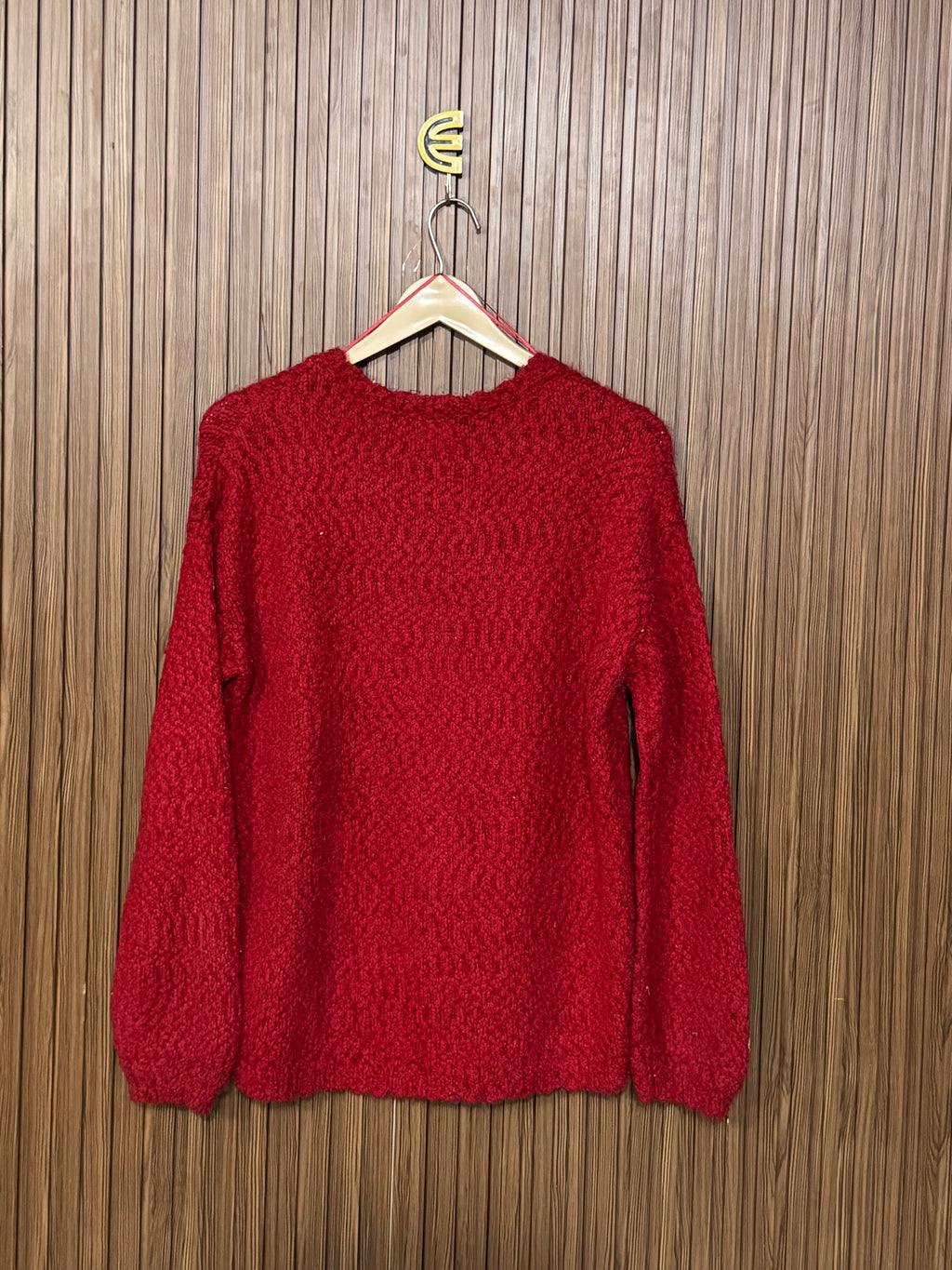 Chest 19 Length 24 White Sweater