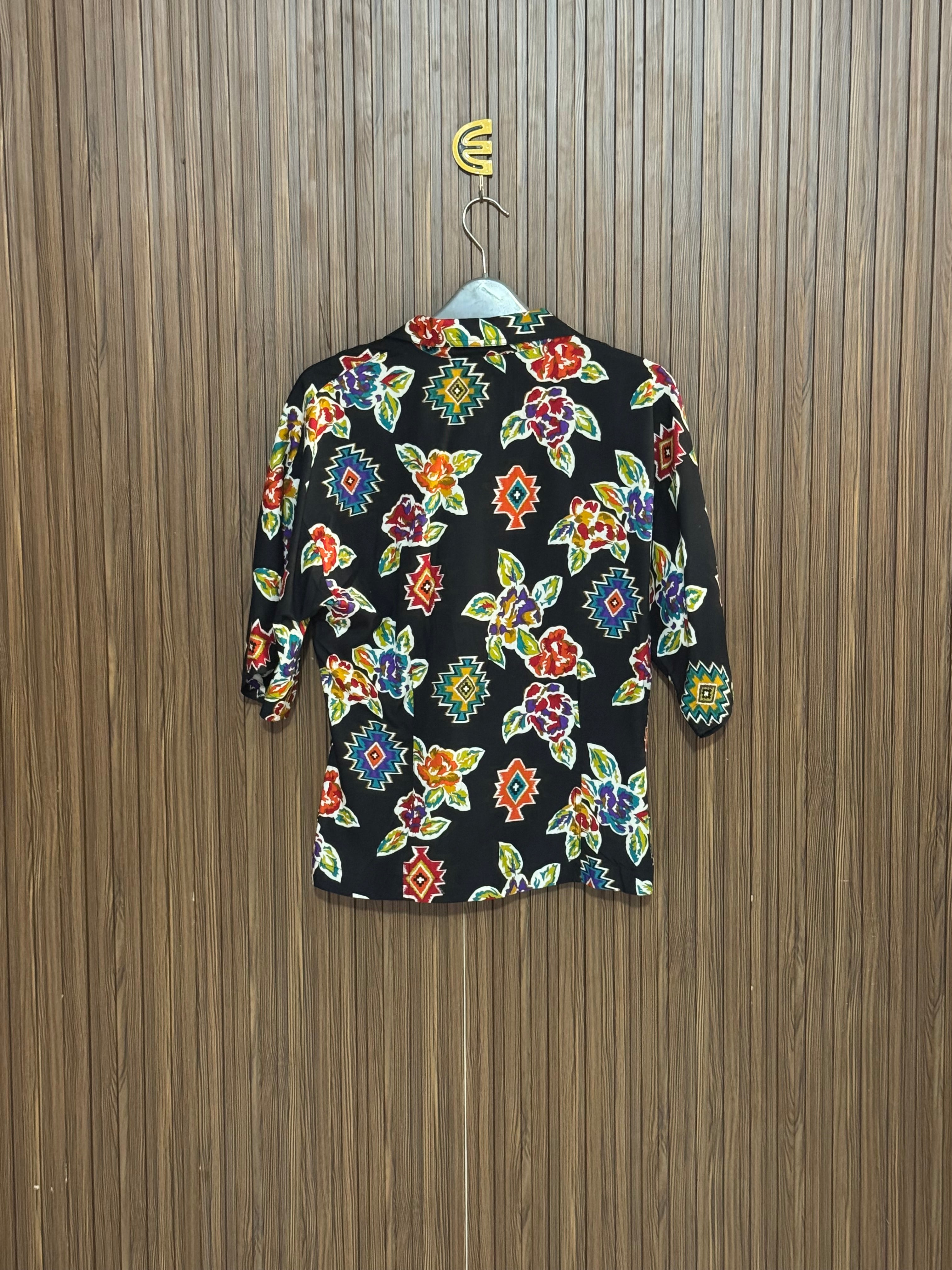 Chest 18 length 23 Fabric Silk Black Abstract