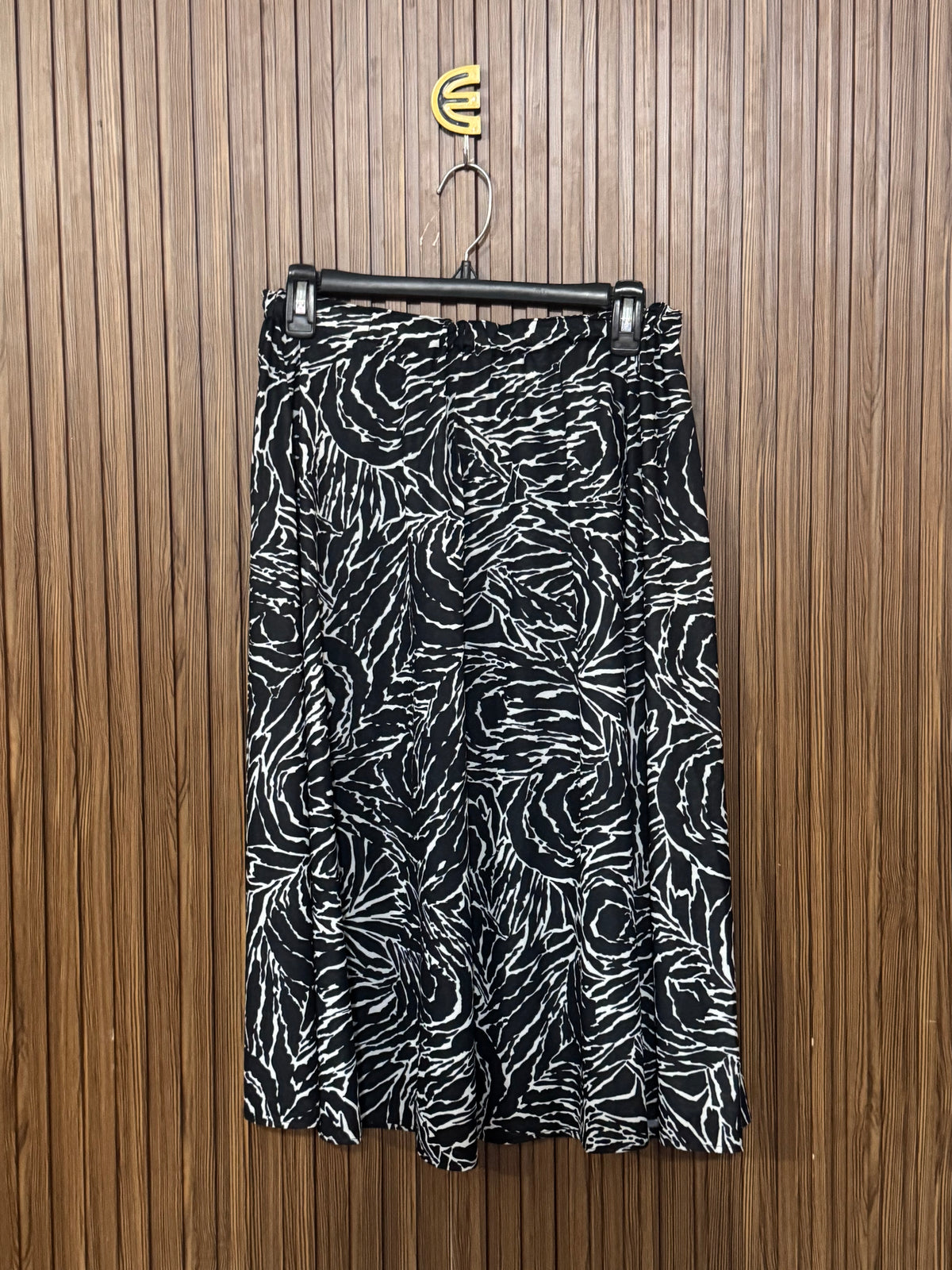 Waist 32 to 34 Length 27 Fabric Silk Shifon Simple Wear Skirt
