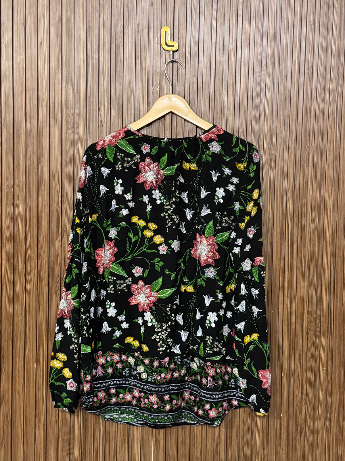 Chest 21 Length 28 Fabric Silk Relaxed Full Sleeves