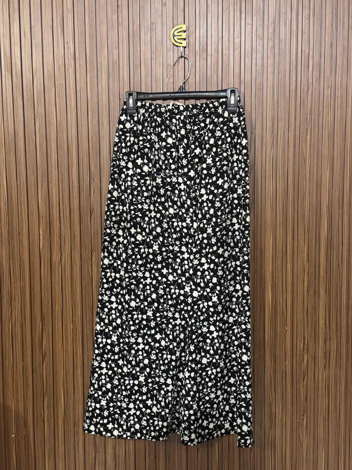 Waist 30 to 32 Length 35 Fabric Silk Classic Style Skirt