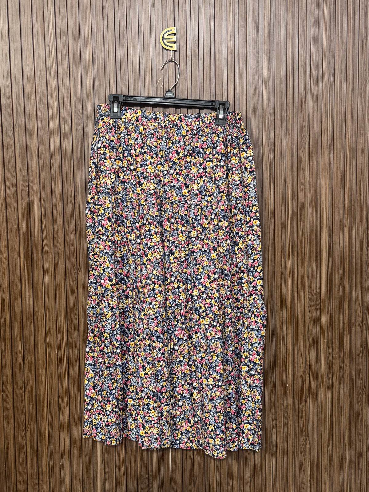 Waist 32 to 34 Length 33 Fabric Silk Perfect Fit Skirt