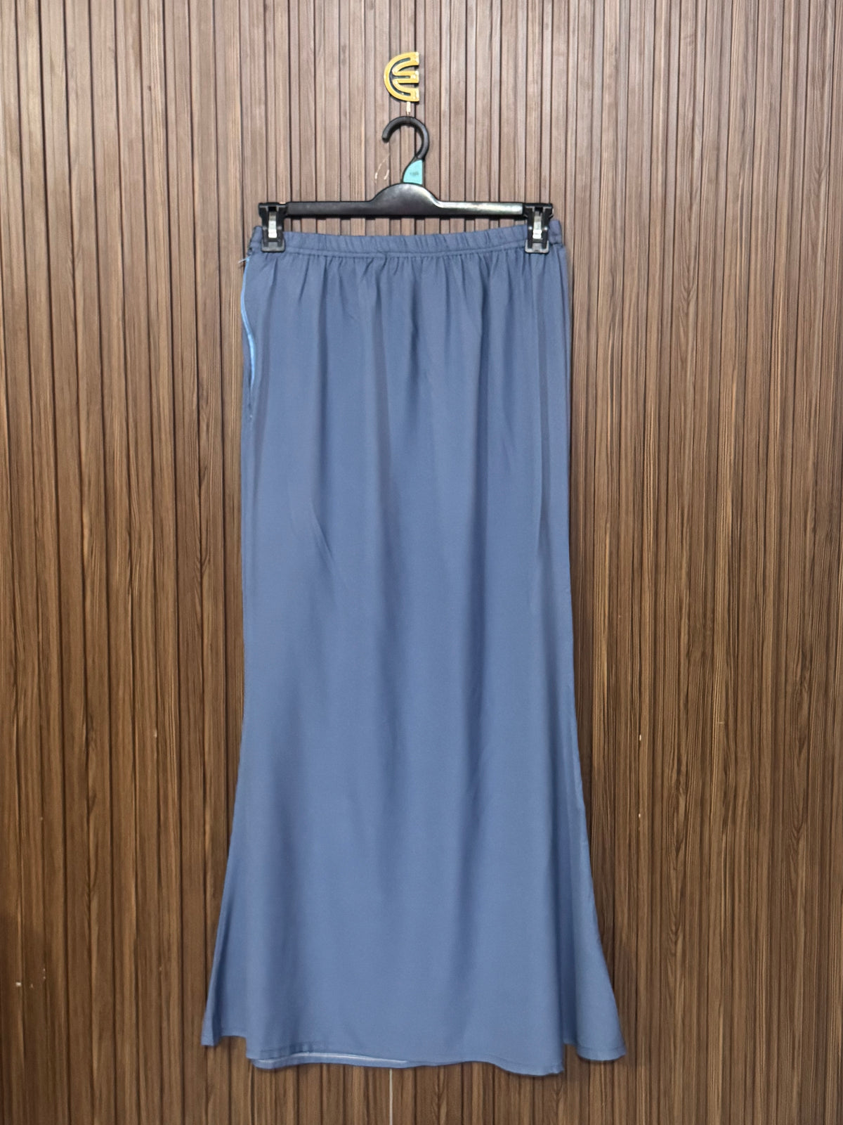 Waist 30 to 32 Length 39 Fabric Silk Straight Skirt