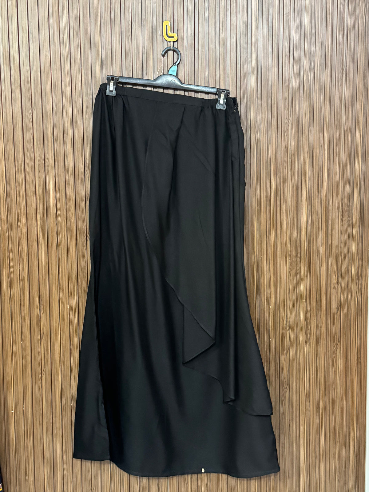 Waist 38 to 40 Length 44 Fabric Silk Loose Skirt