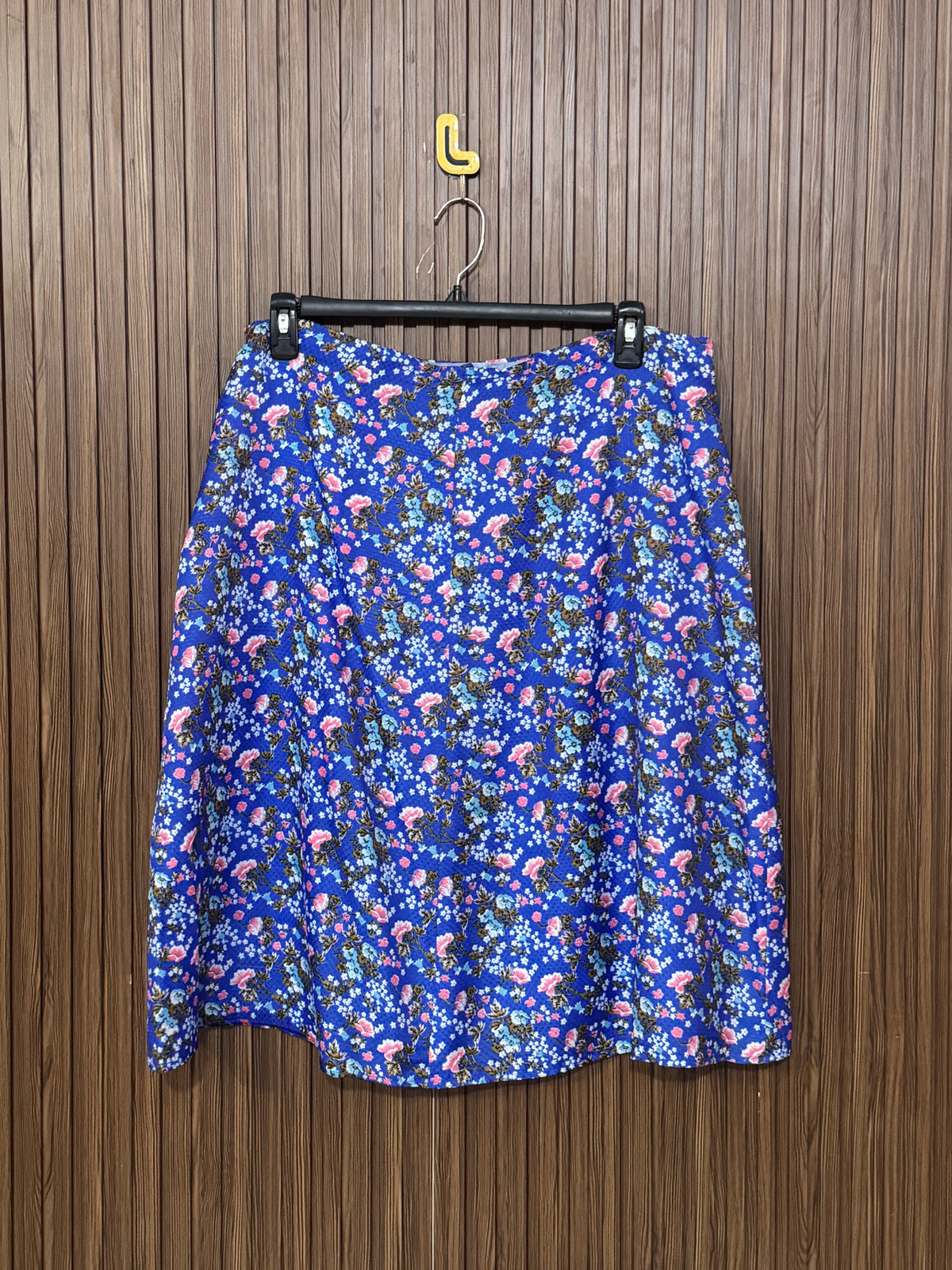 Waist 36 to 38 Length 26 Fabric Shifon Nice Skirt